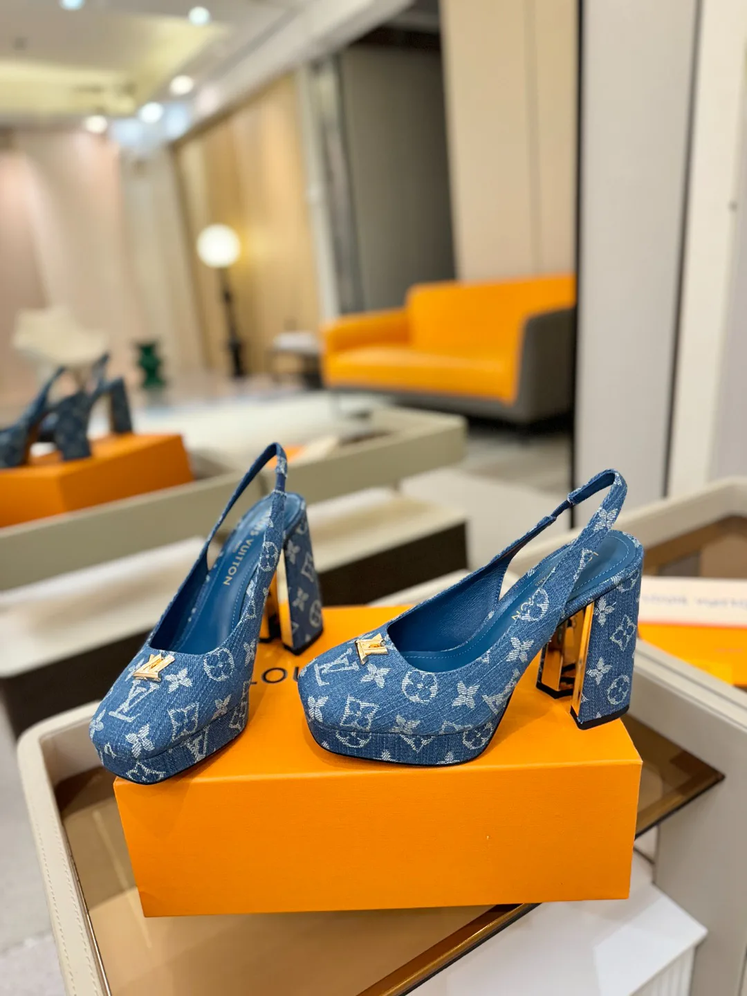 Туфли Женские Louis Vuitton 10910190