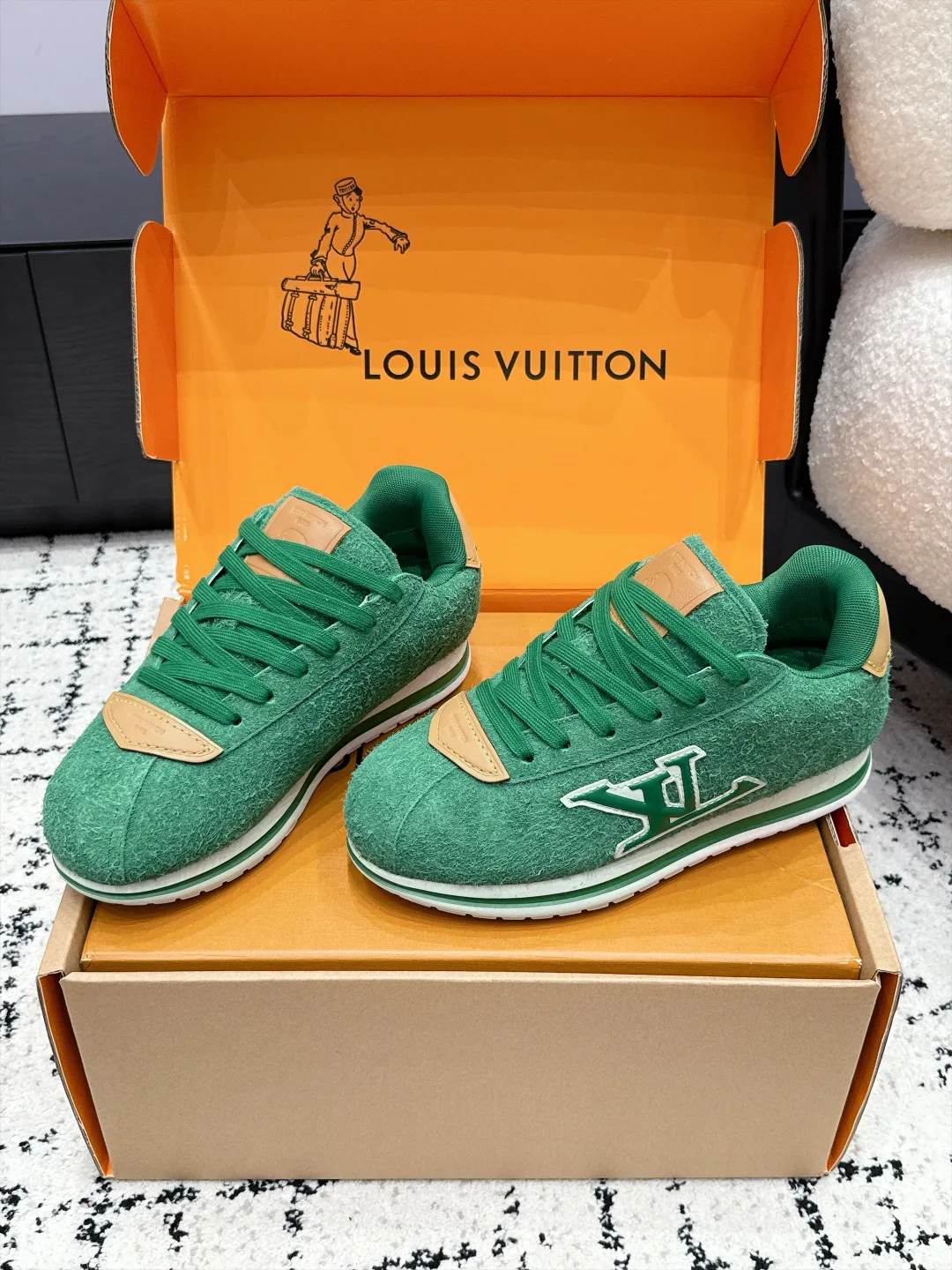 Кроссовки Женские Louis Vuitton 18406461