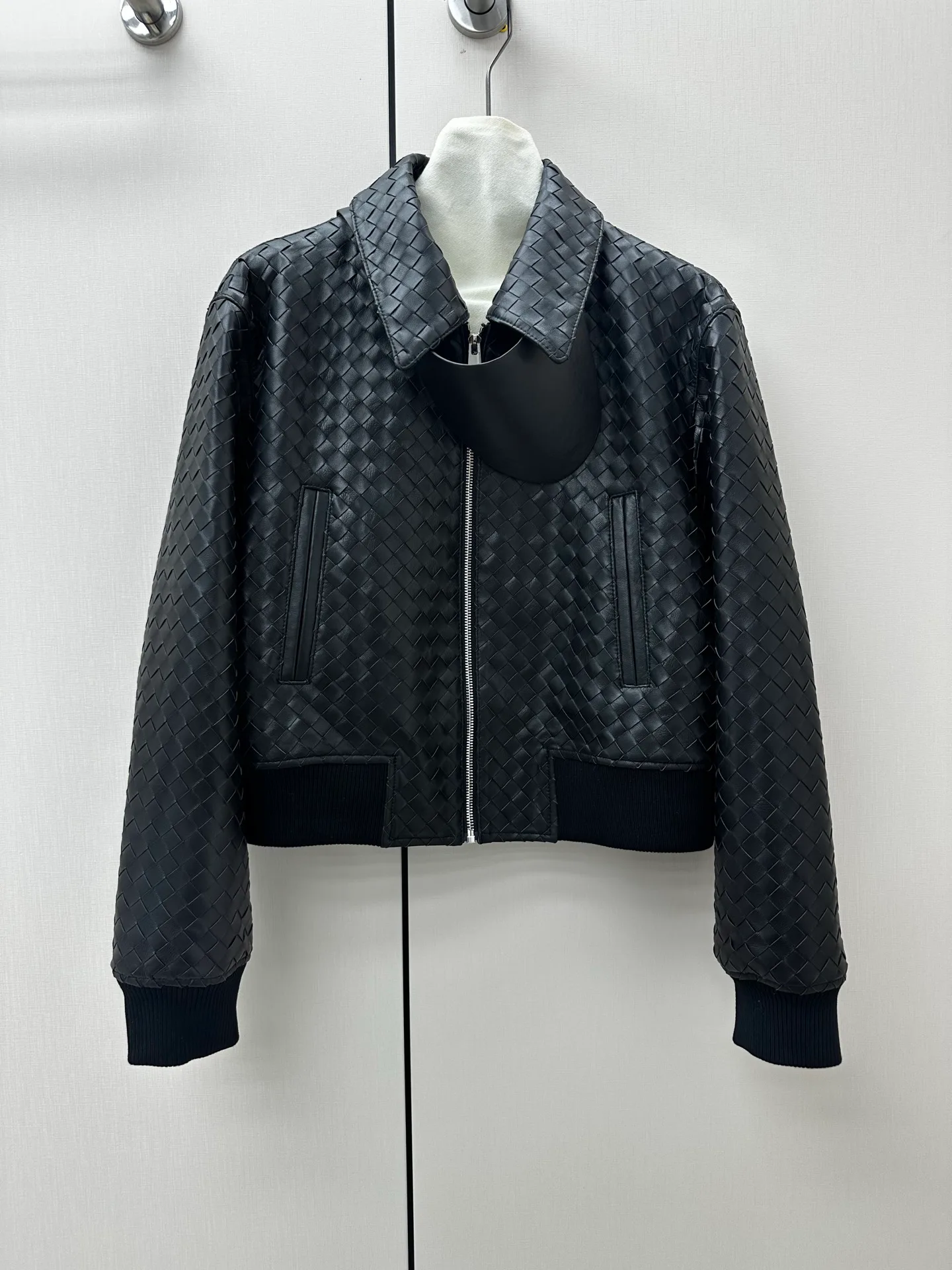 Кожаные Куртки И Дублёнки Женские Bottega Veneta 18601582