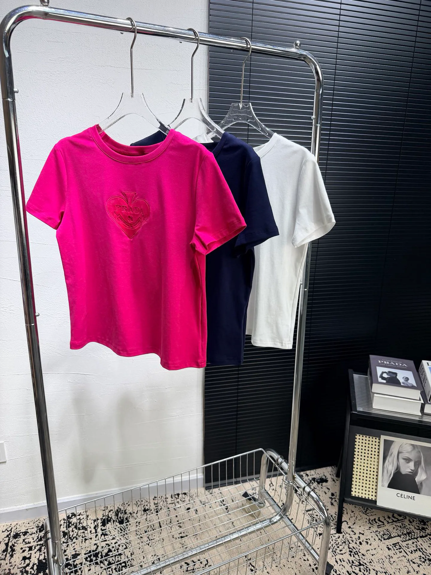 Футболки Женские Prada 9443385