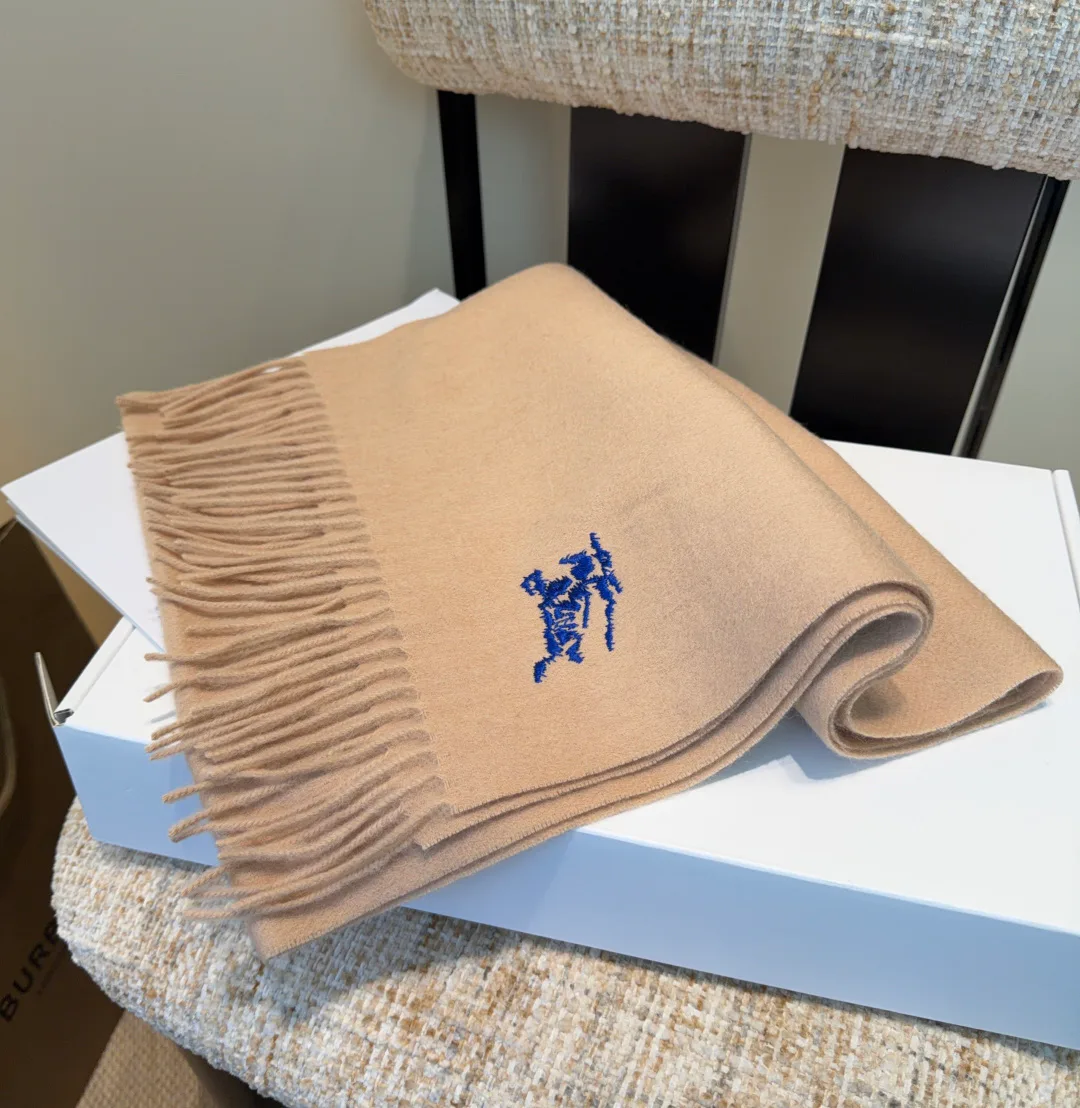 Шарфы Burberry 18449905