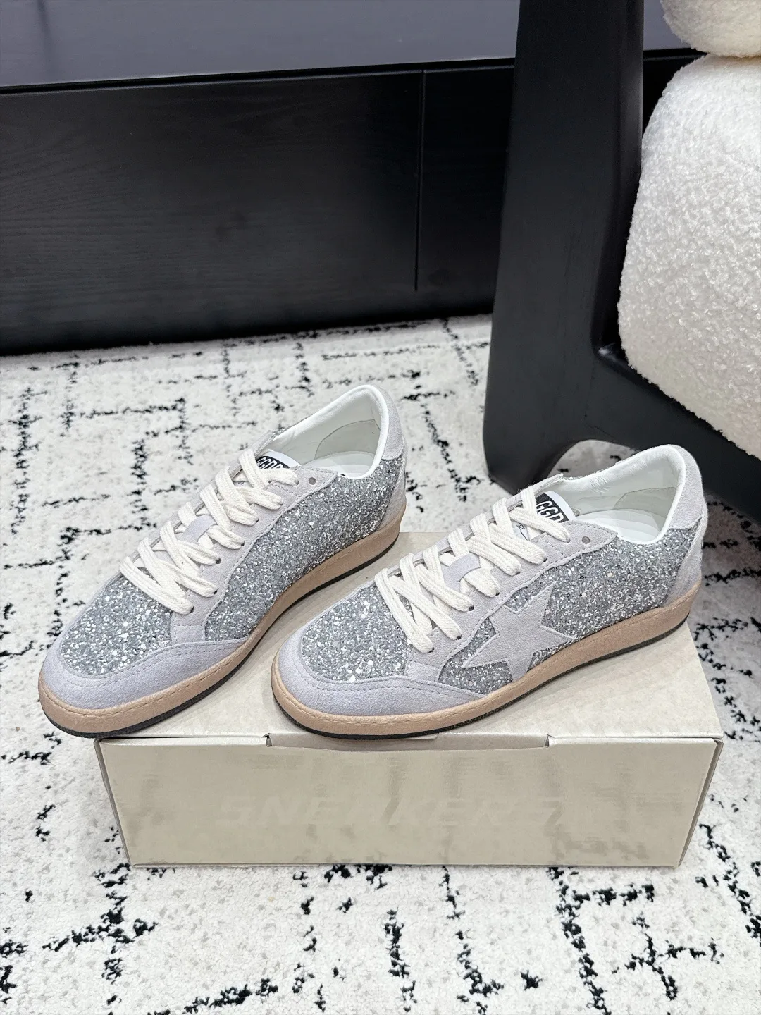 Кроссовки Женские Golden Goose 19405578