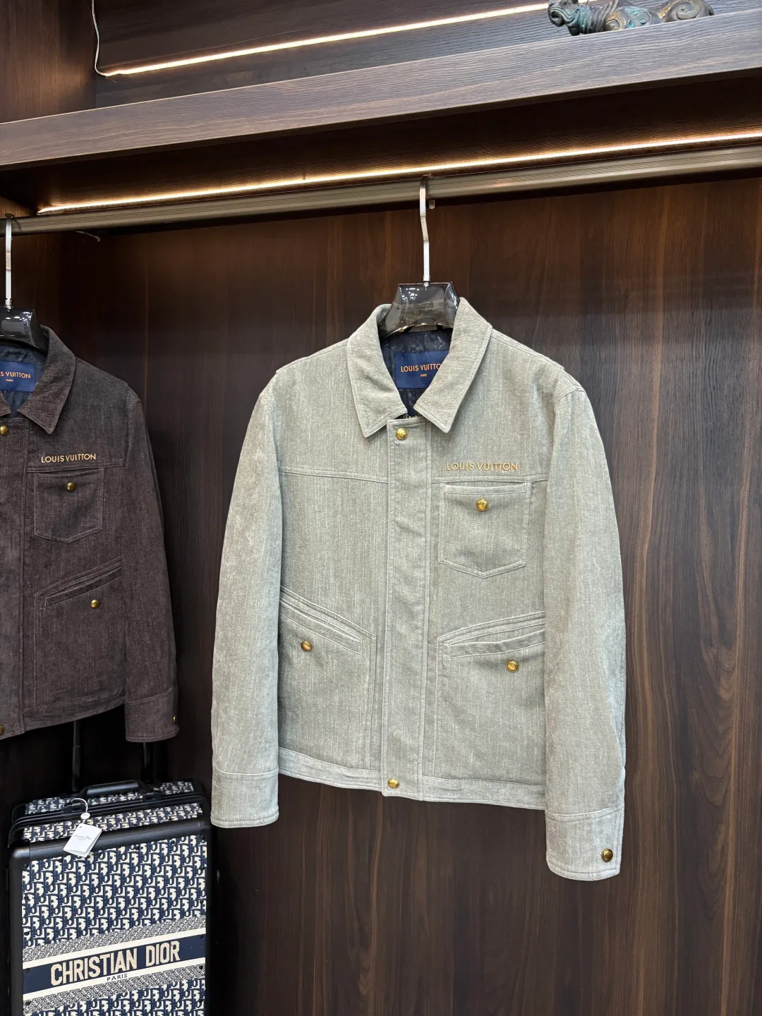 Куртки И Пуховики Женские Louis Vuitton 18157353