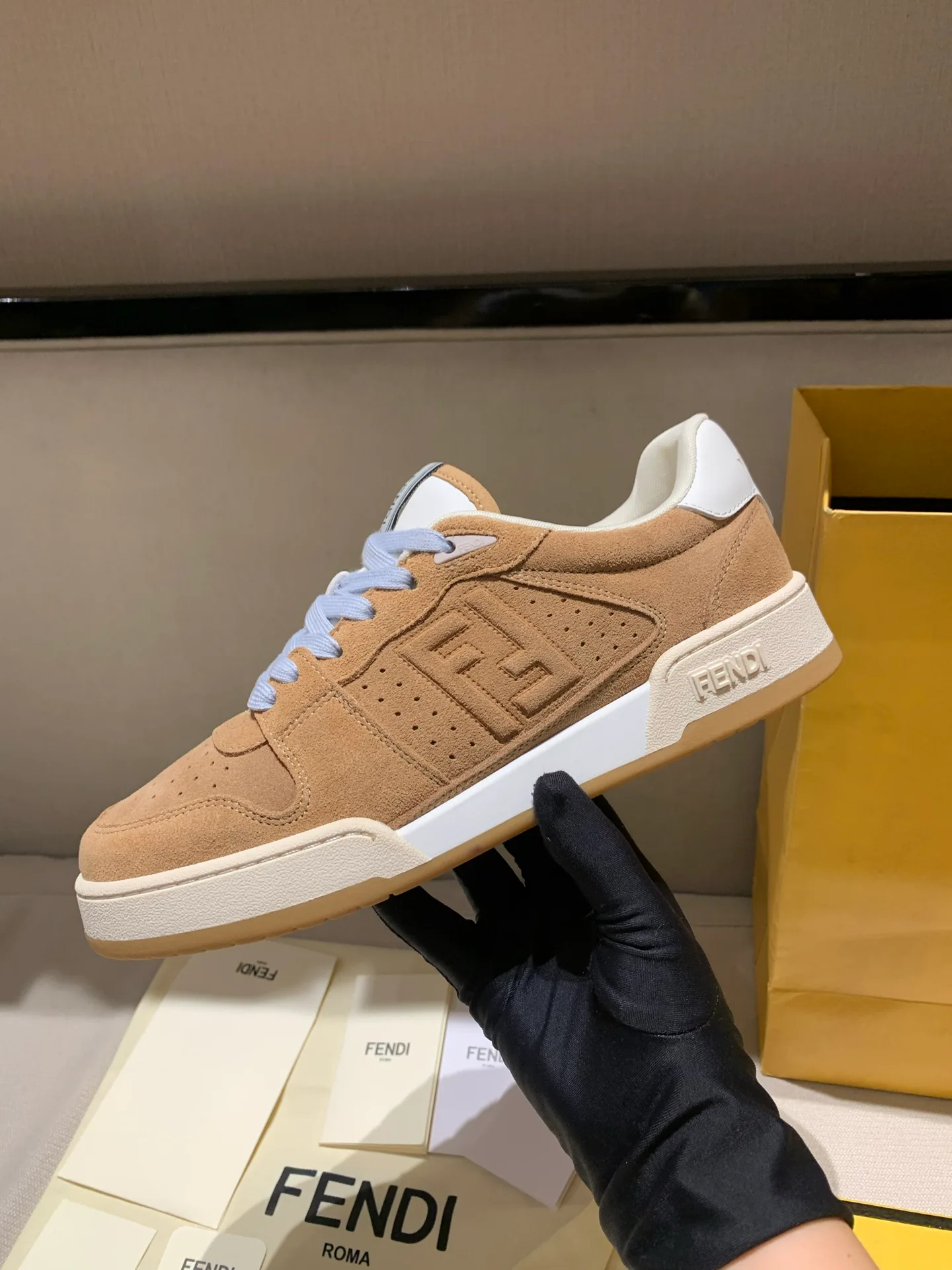 Кроссовки Женские Fendi 18228112