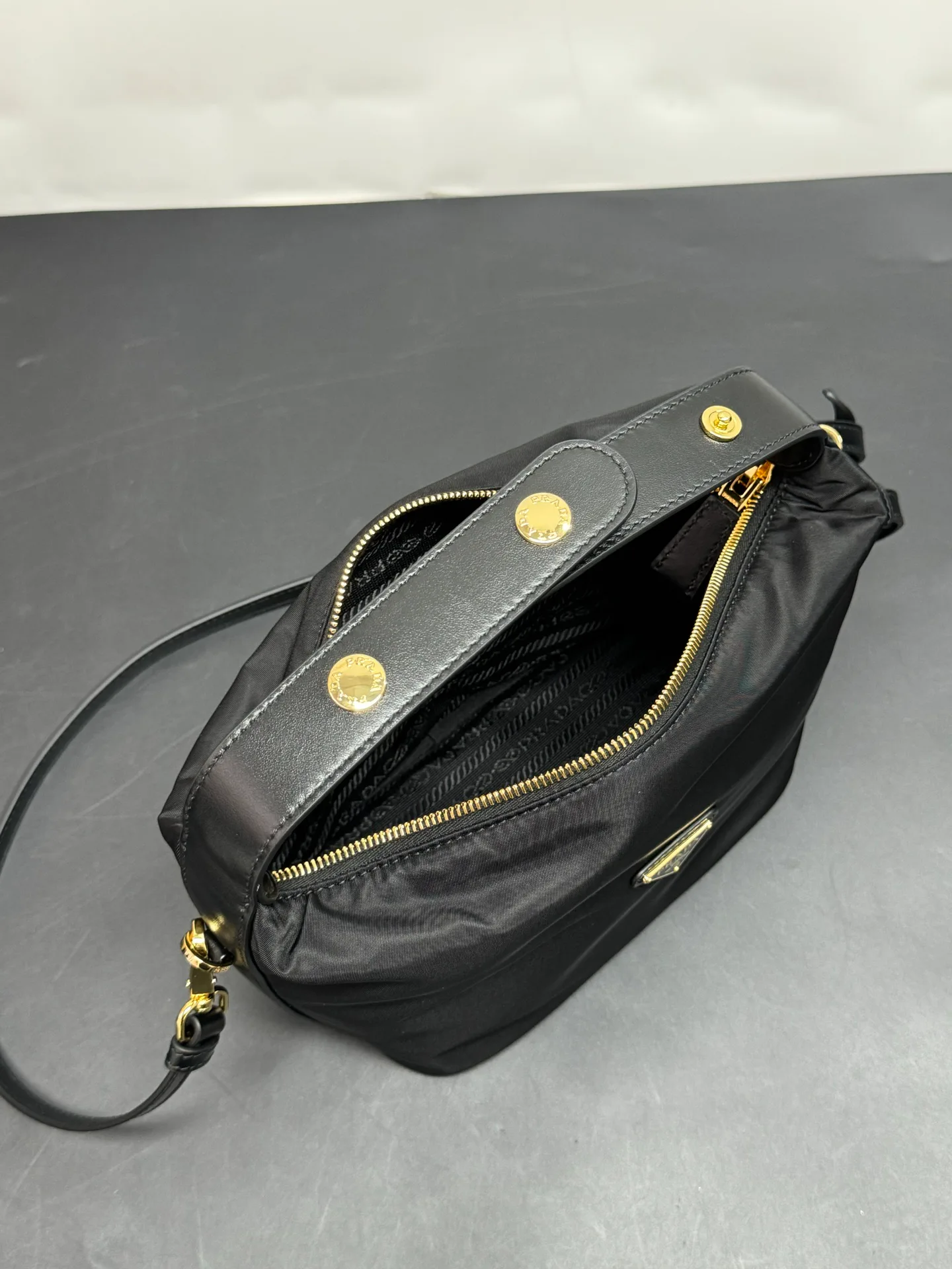 Сумки На Ремне Женские Prada 17630947