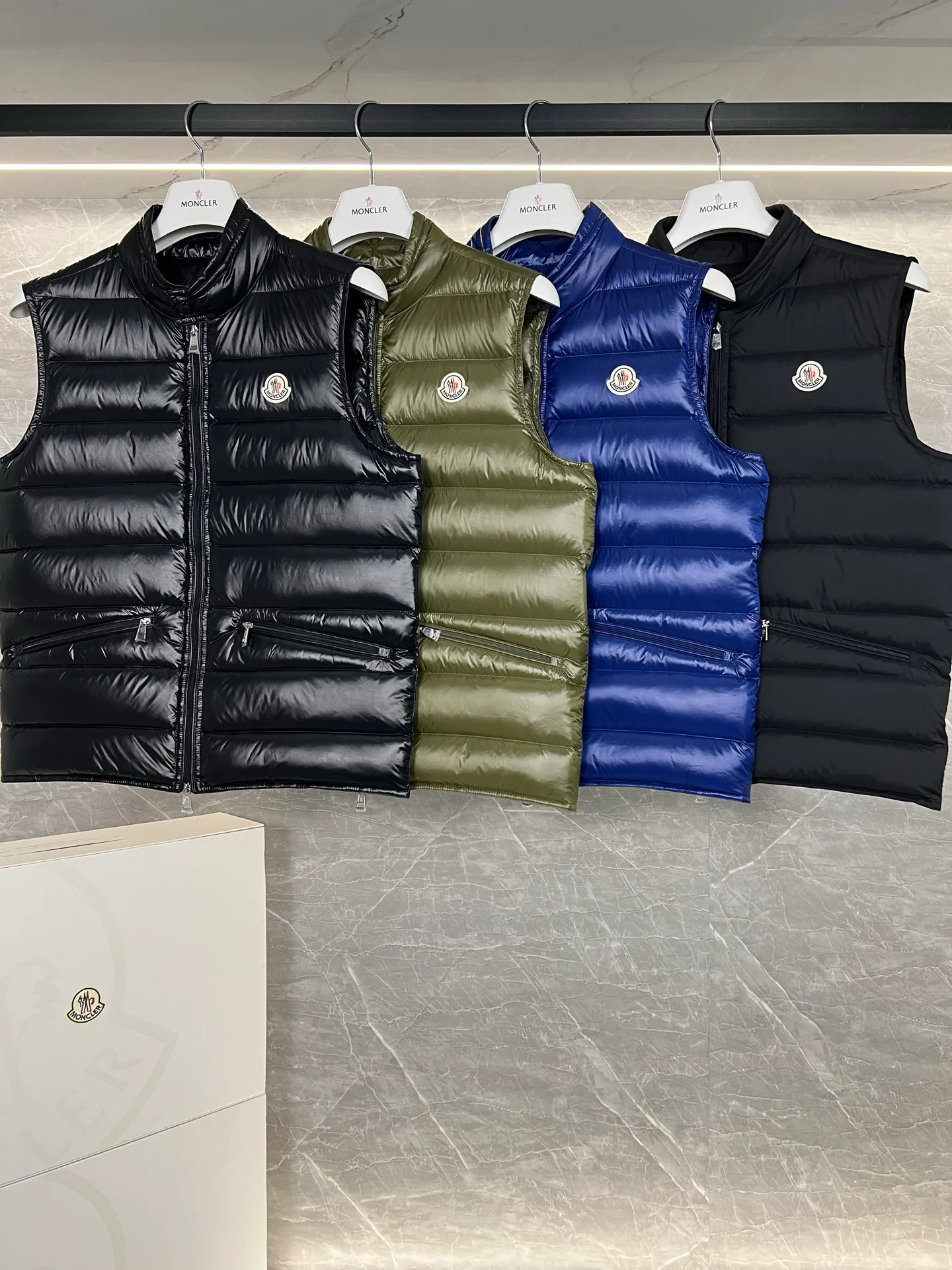 Жилеты Женские Moncler 18111342