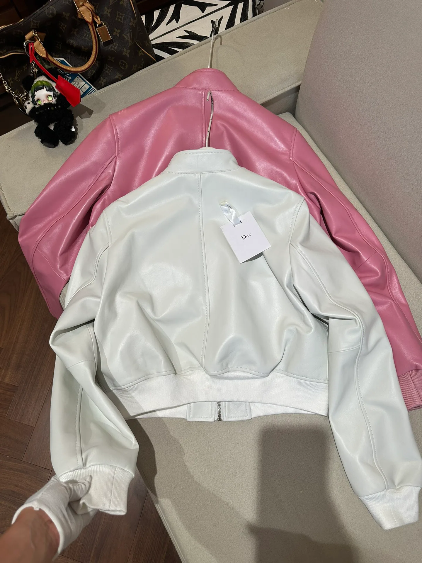 Кожаные Куртки И Дублёнки Женские Christian Dior 11679777