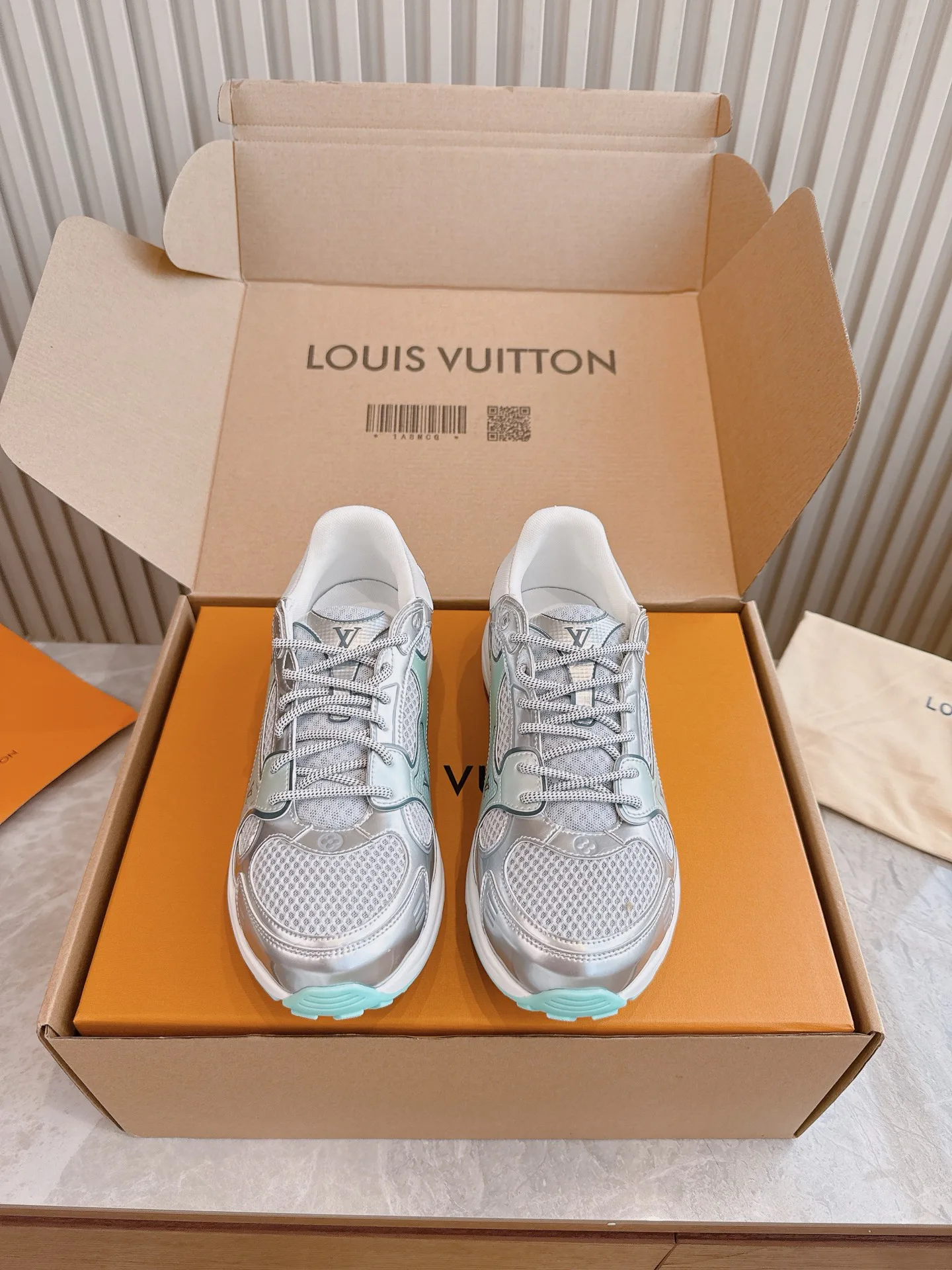Кроссовки Мужские Louis Vuitton 8979805