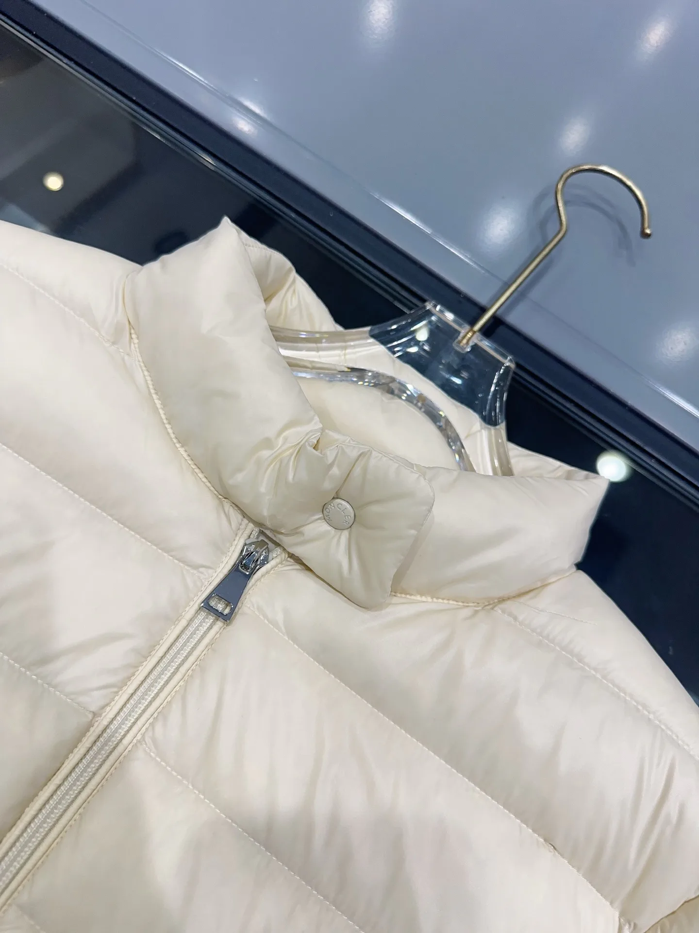 Куртки И Пуховики Женские Moncler 19084323