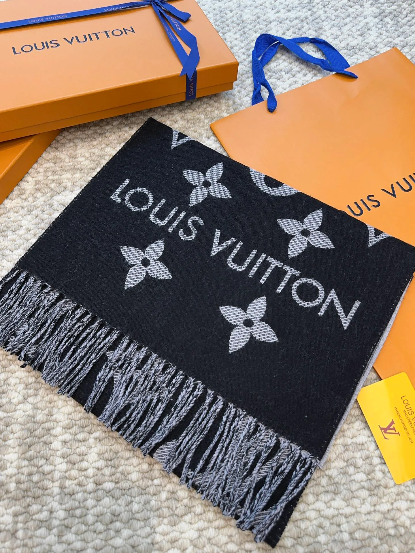 Шарфы Louis Vuitton 240446