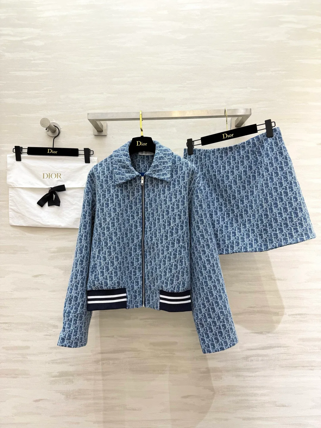 Куртки И Пуховики Женские Christian Dior 17499983