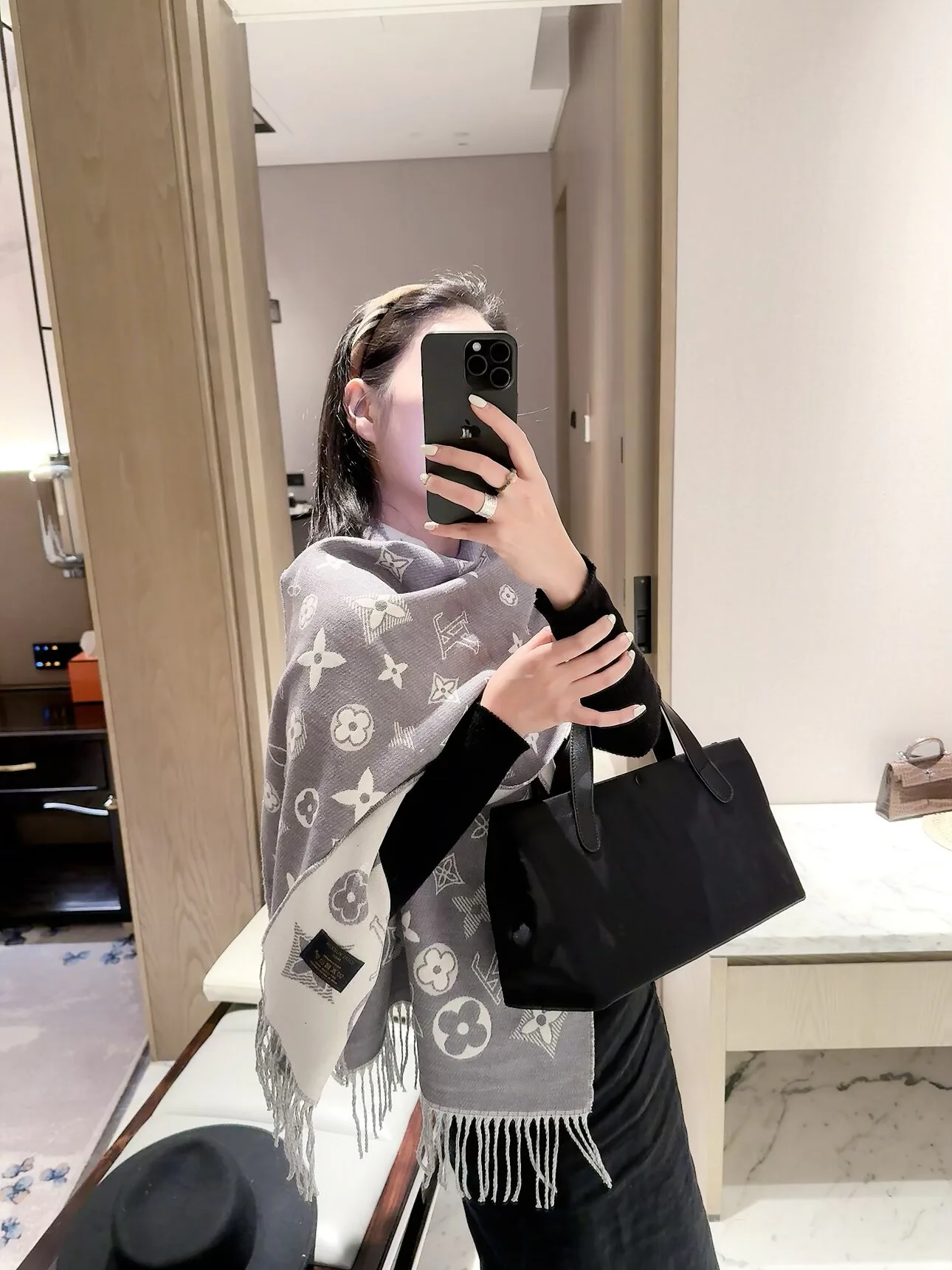 Шарфы Louis Vuitton 18377551