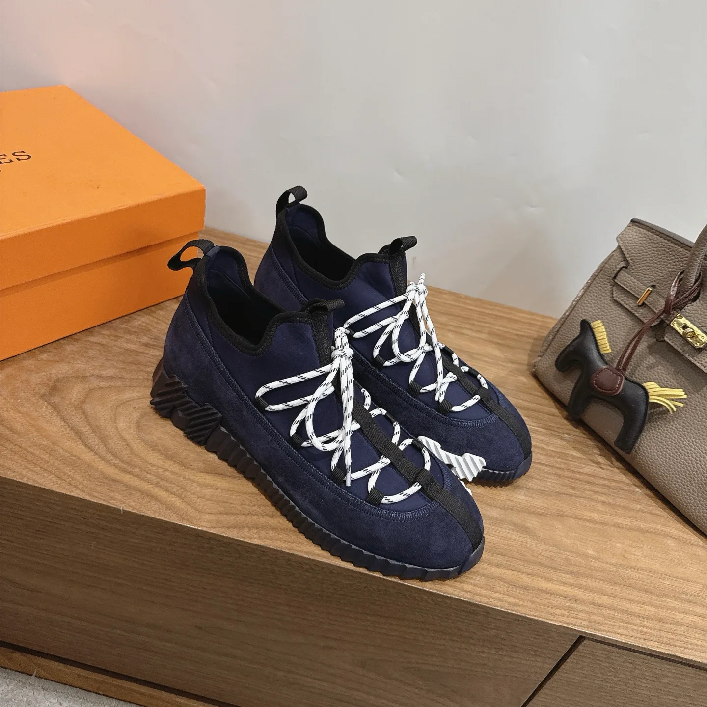 Кроссовки Женские Hermes 17946710