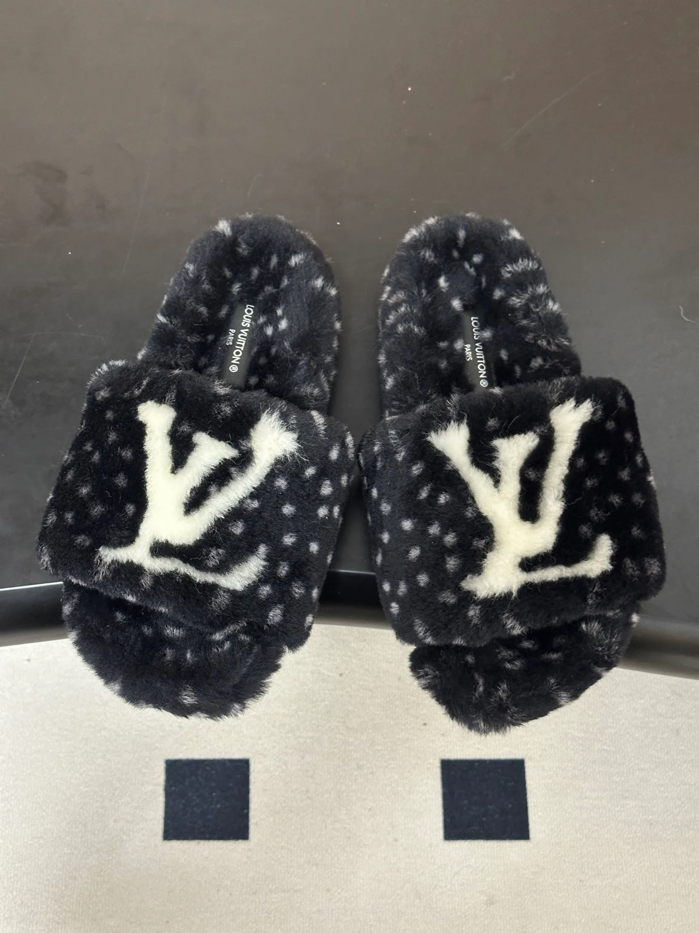Тапочки Женские Louis Vuitton 18980488