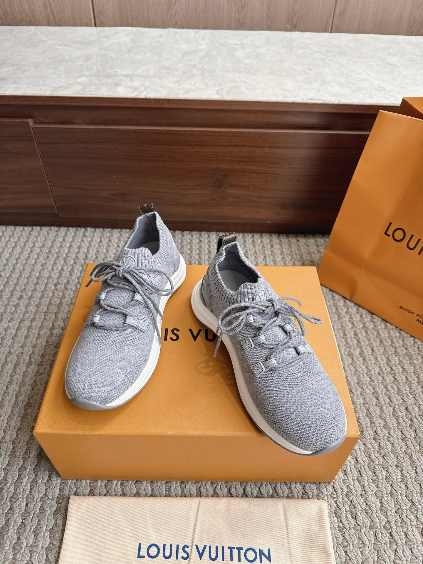 Кроссовки Мужские Louis Vuitton 18333247