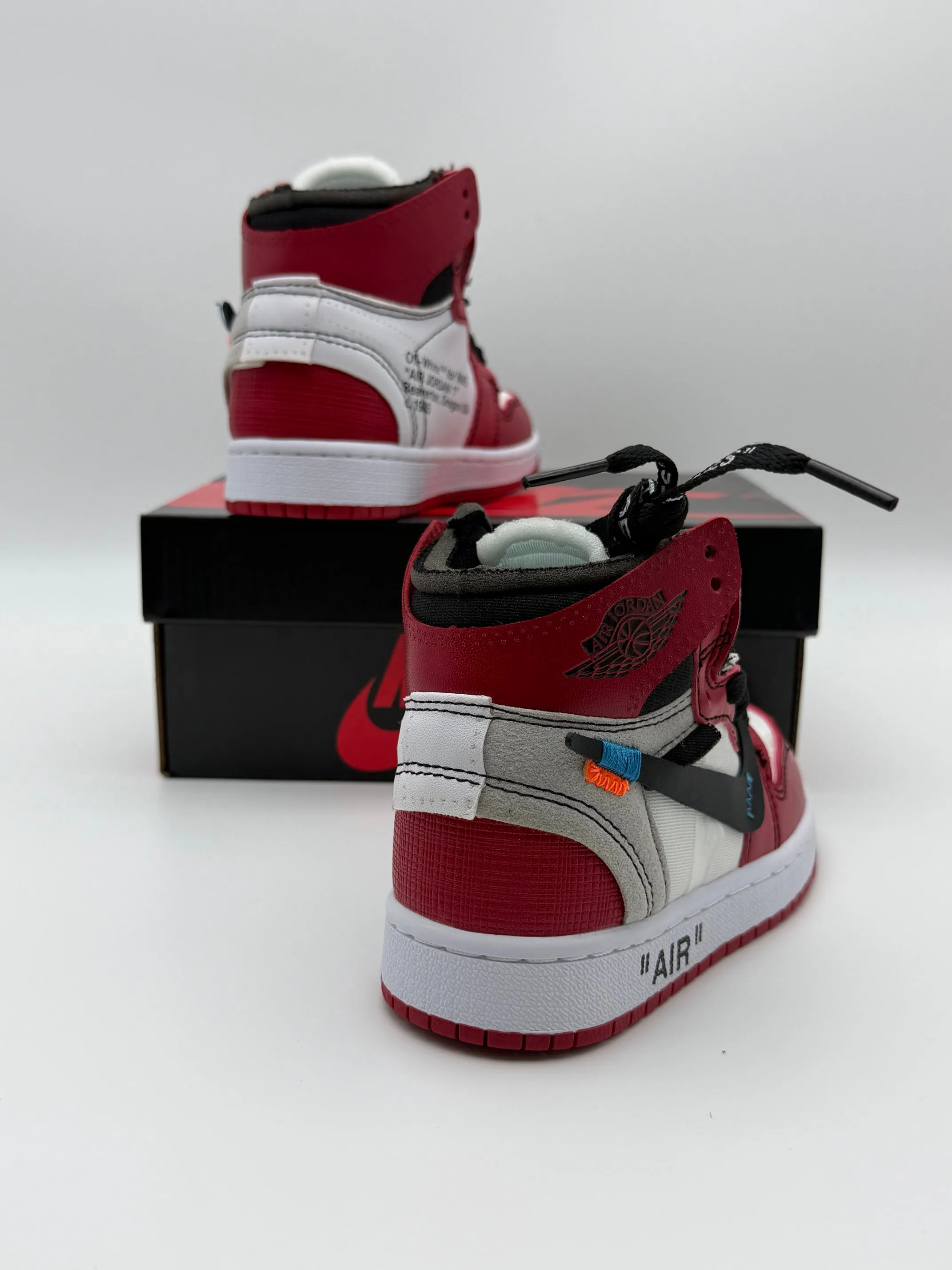 Кроссовки Женские Off-White 18647204