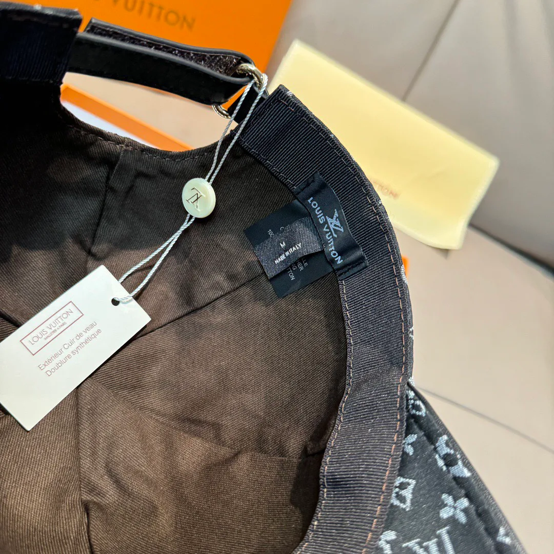 Головные Уборы Louis Vuitton 4550012