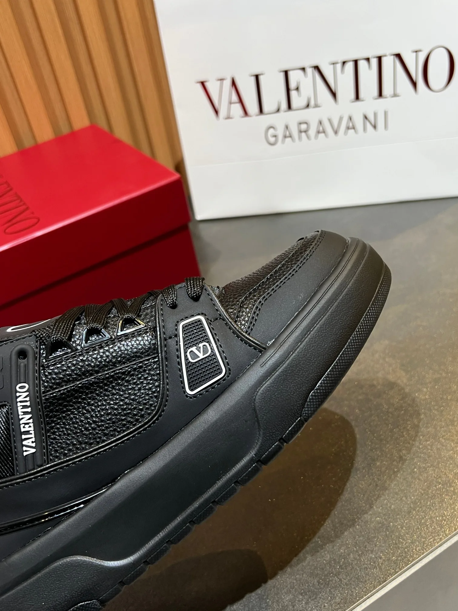 Кроссовки Женские Valentino 11575954