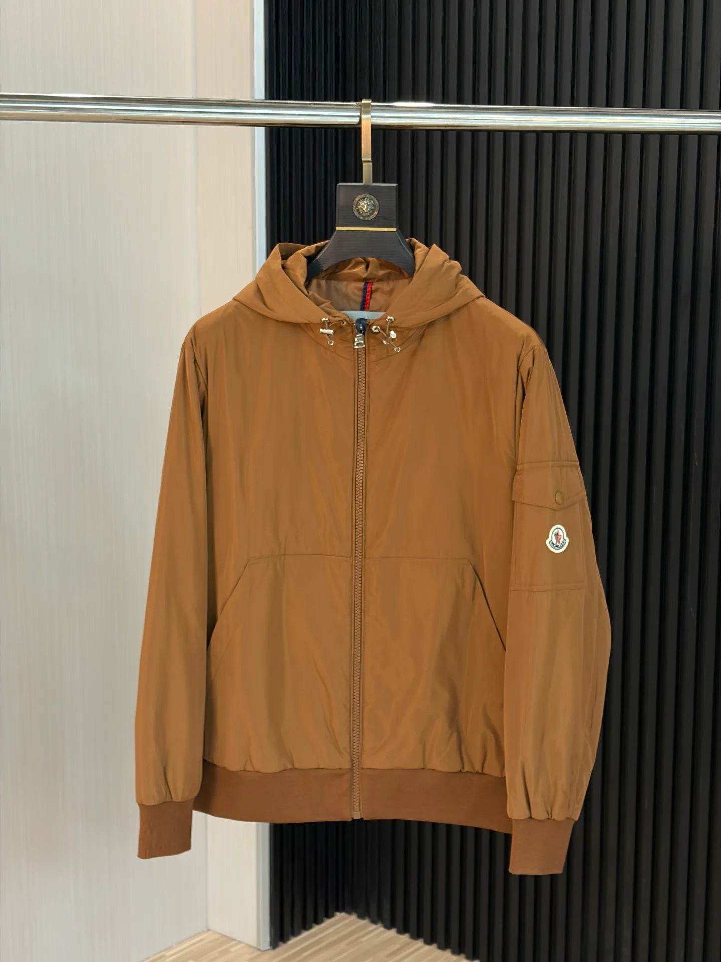 Куртки И Пуховики Мужские Moncler 18218450