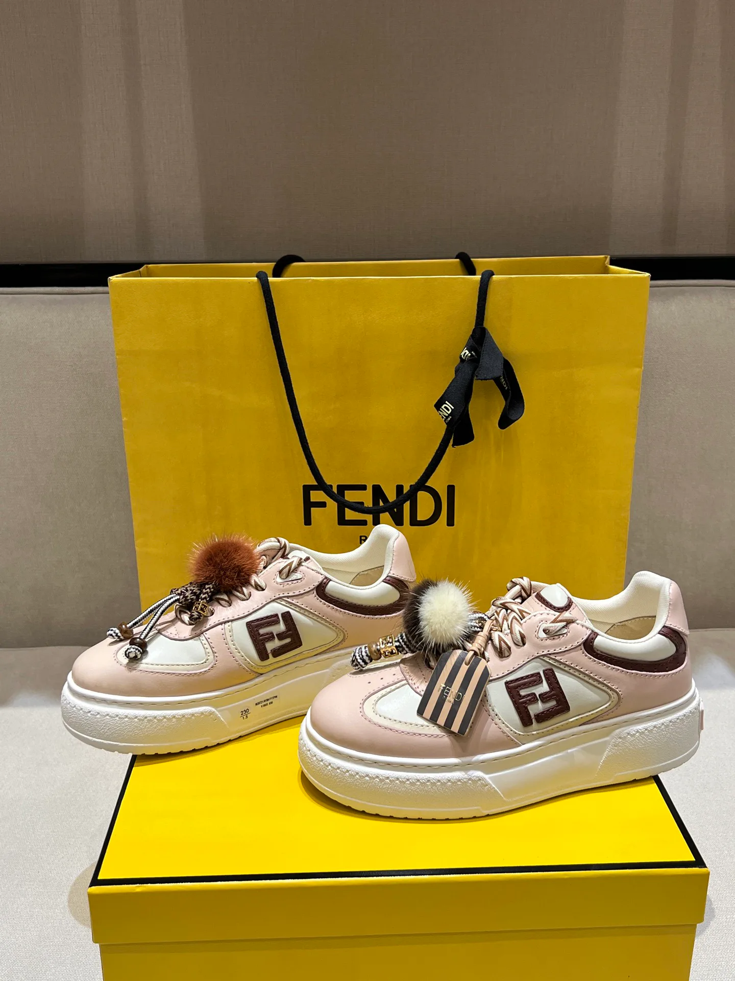 Кроссовки Женские Fendi 18020651