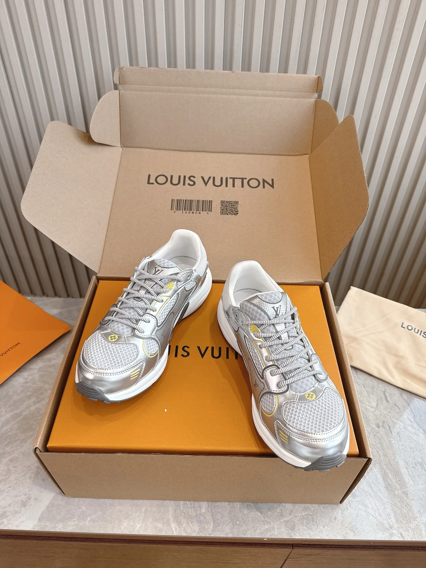 Кроссовки Мужские Louis Vuitton 8979802
