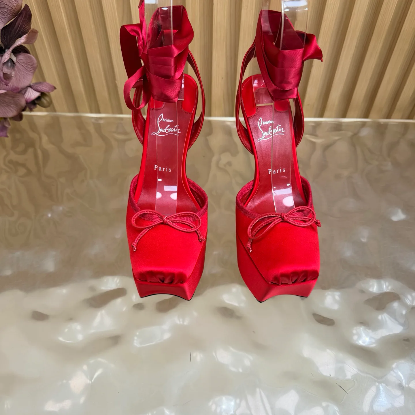 Босоножки Женские Christian Louboutin 18796756