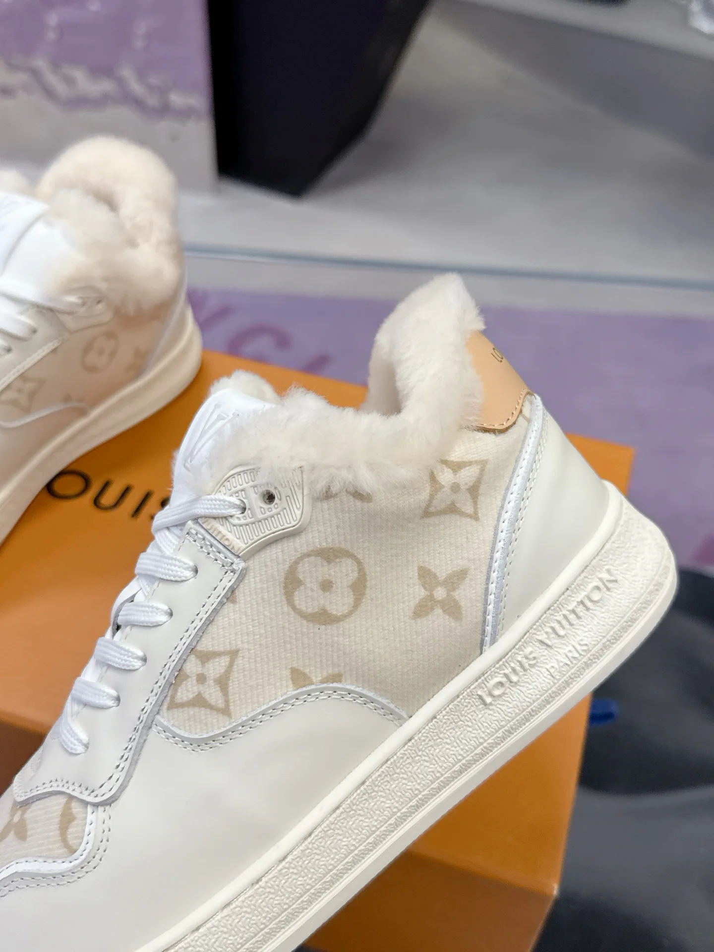 Кроссовки Женские Louis Vuitton 379399