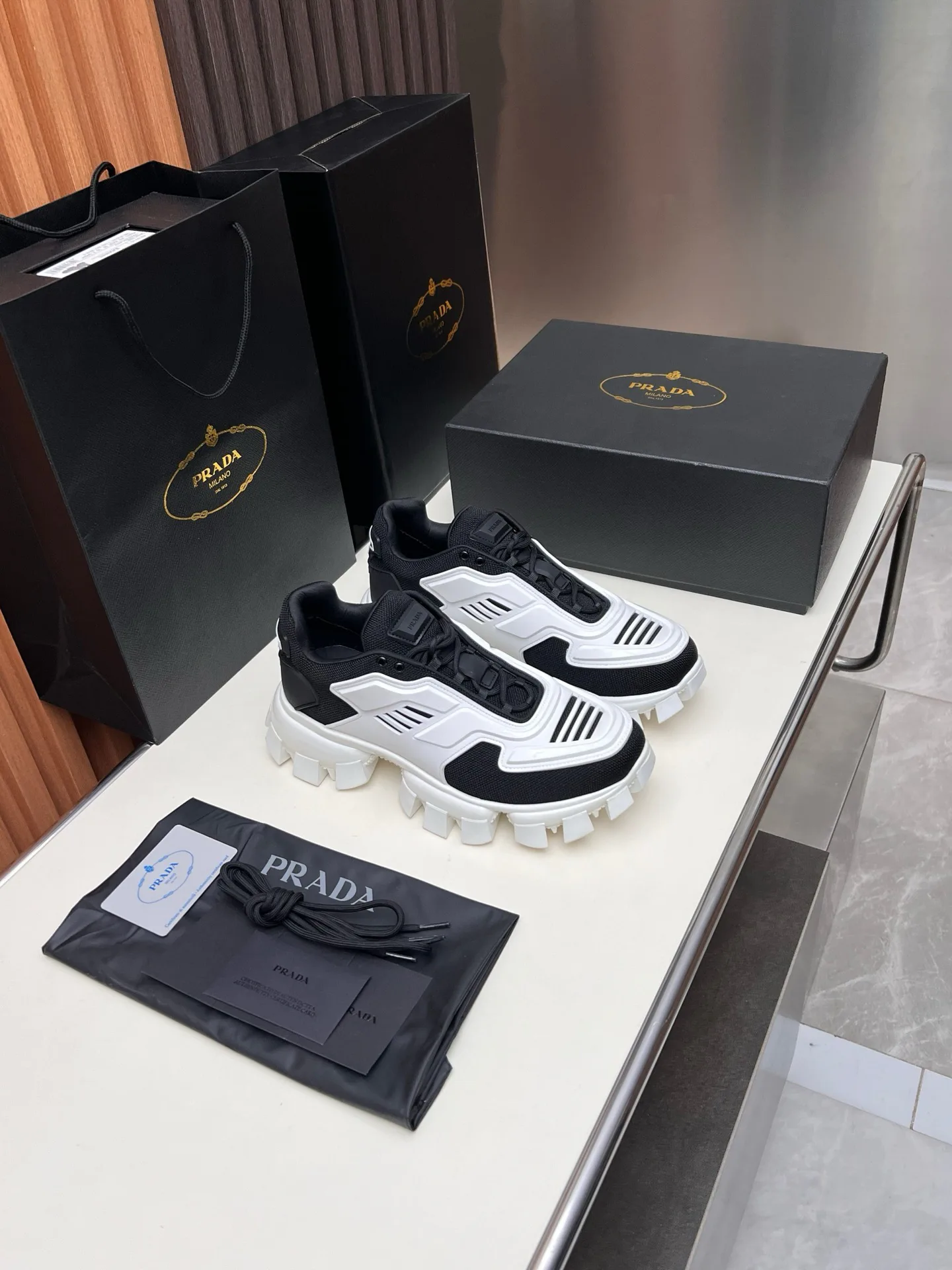 Кроссовки Женские Prada 17955143