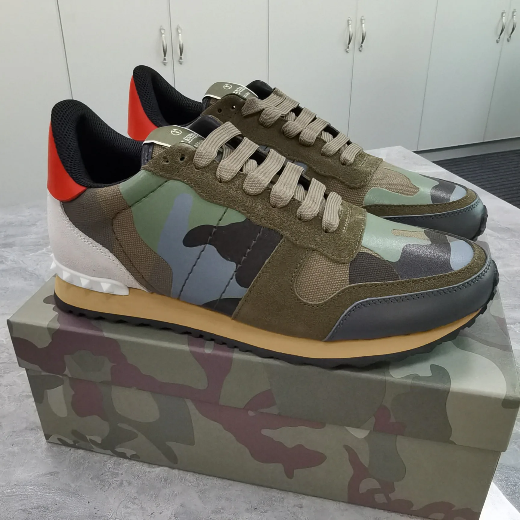 Кроссовки Женские Valentino 10736427