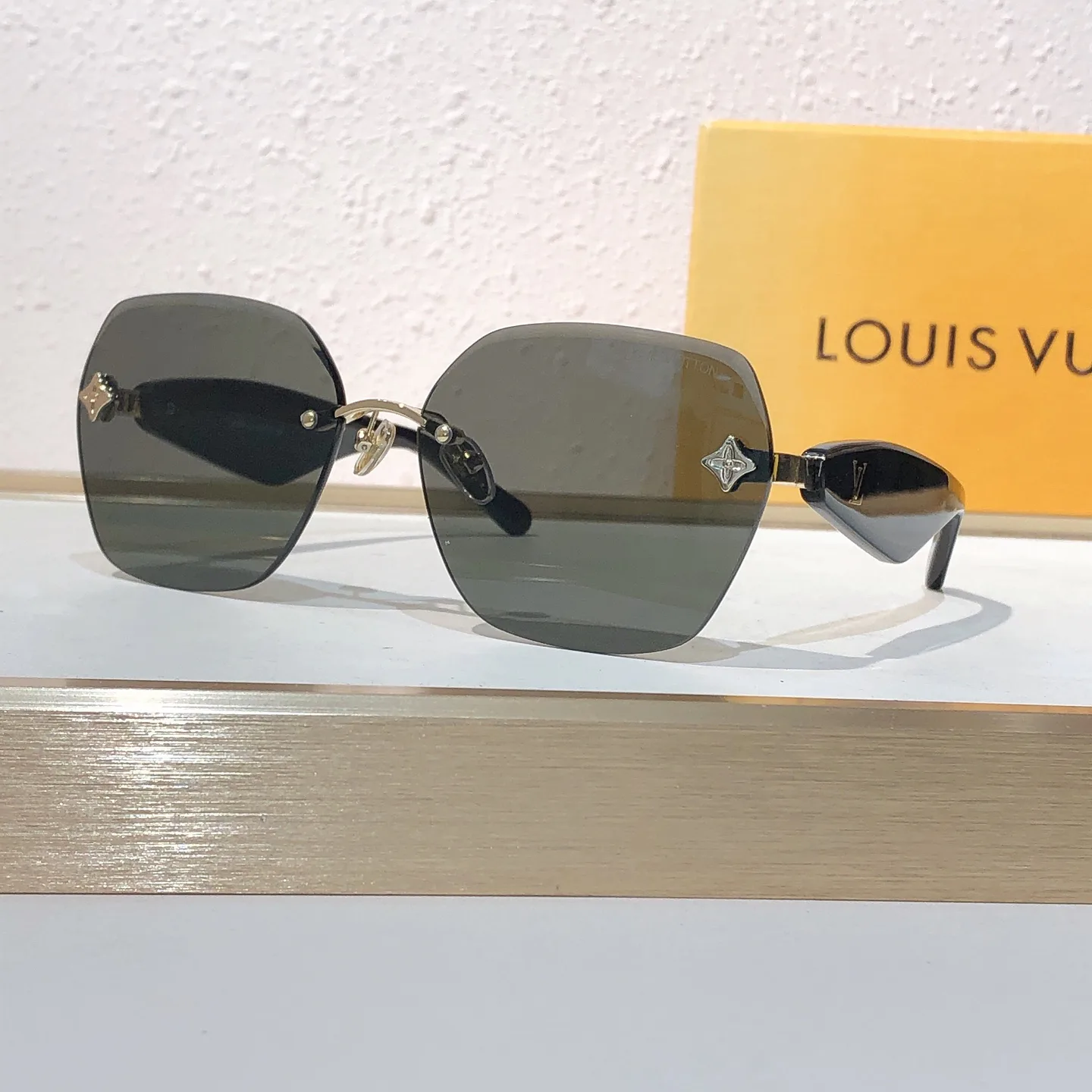 Очки Louis Vuitton 18669969
