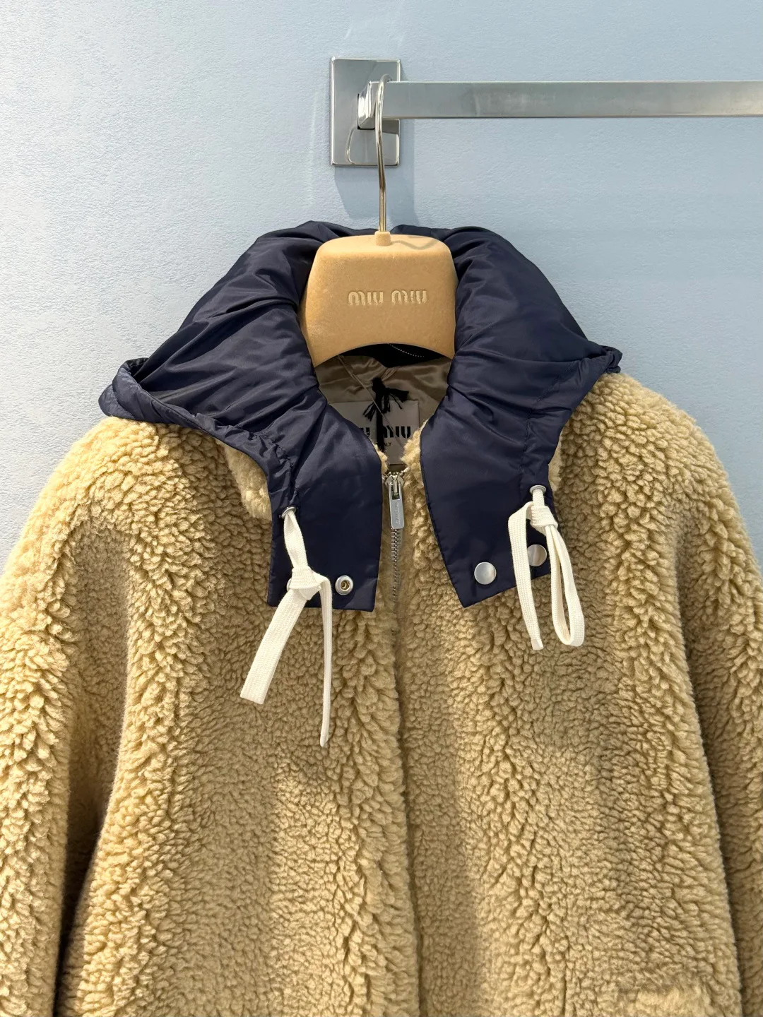 Куртки И Пуховики Женские Miu Miu 18826629