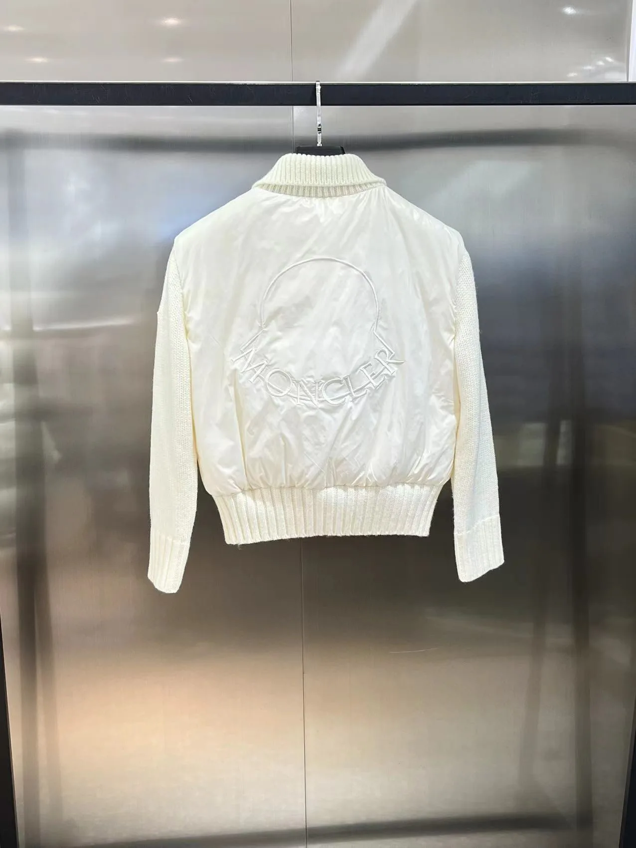 Куртки И Пуховики Женские Moncler 18129923