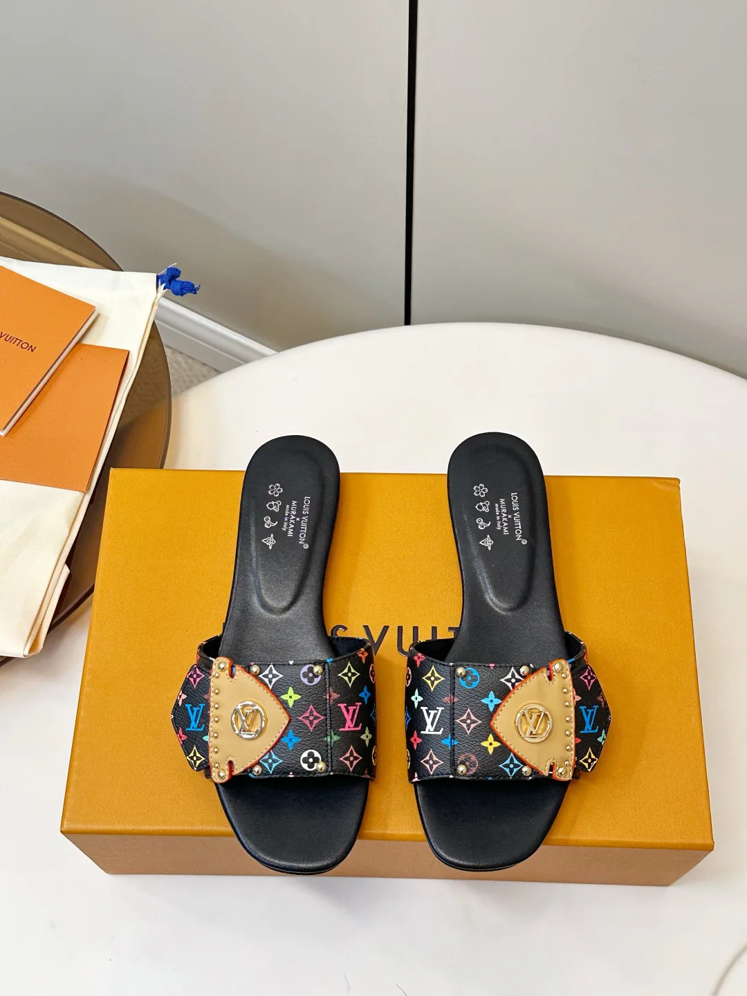 Шлепанцы Женские Louis Vuitton 12338563