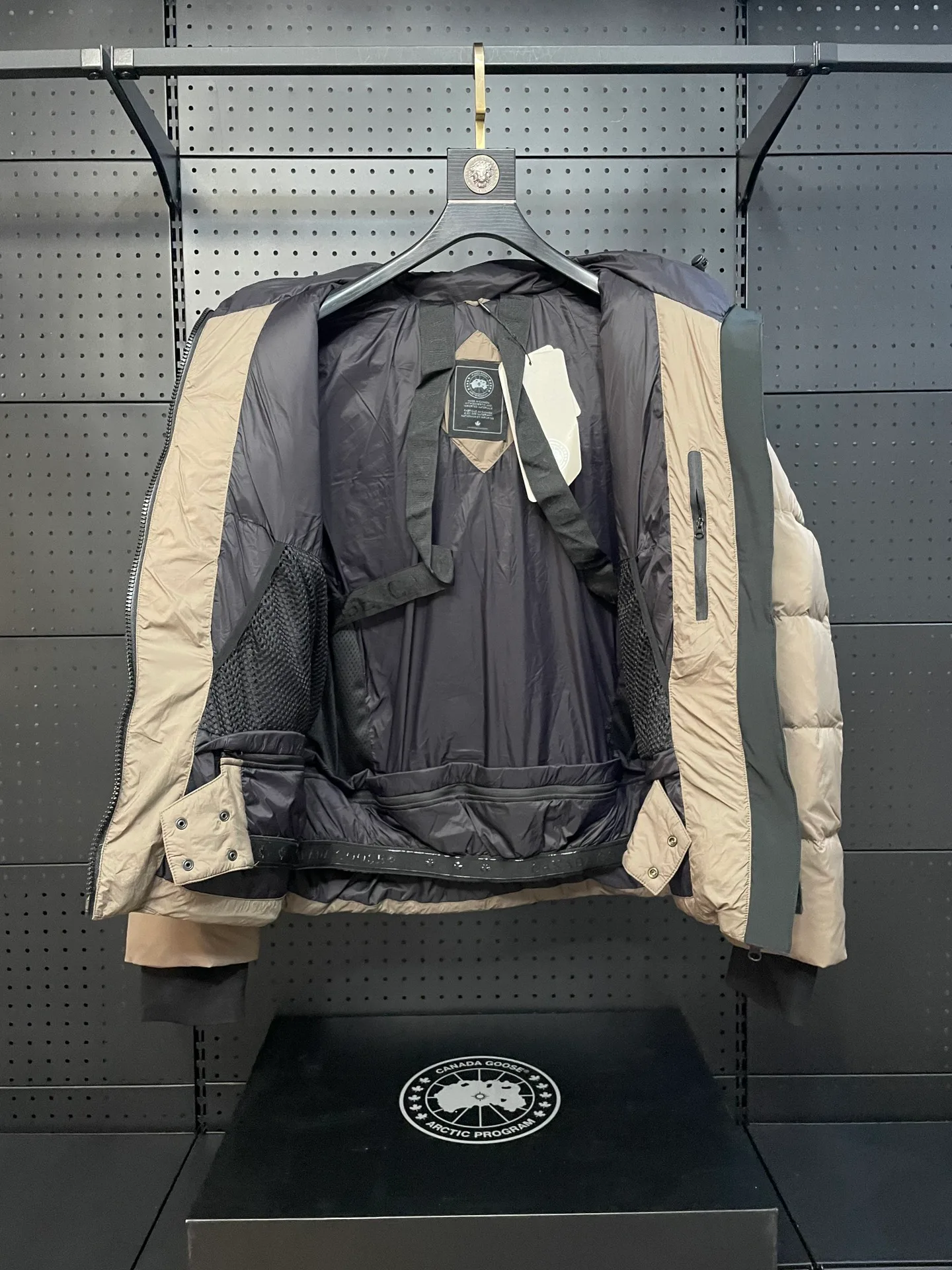 Куртки И Пуховики Женские Canada Goose 18741212