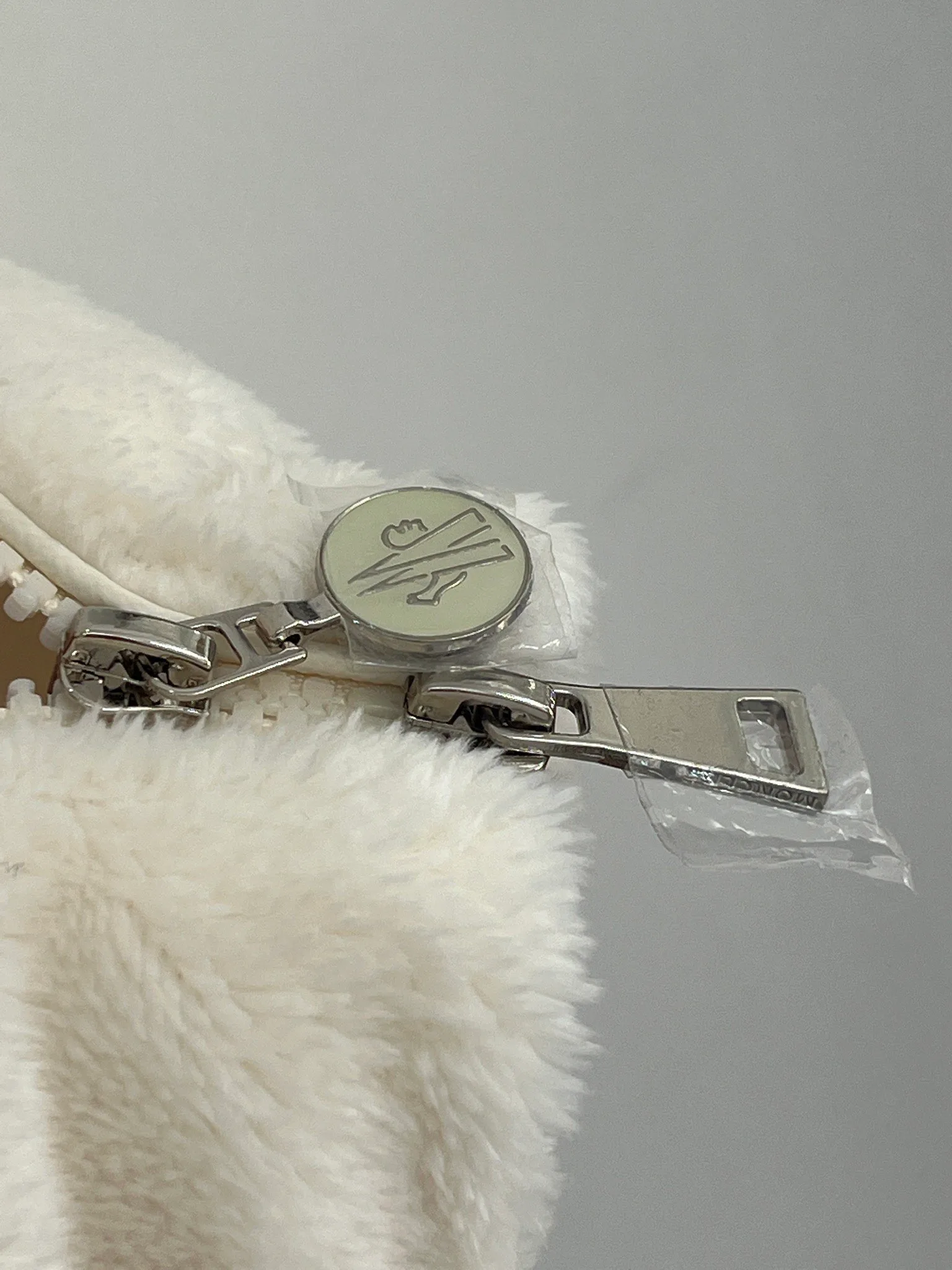Куртки И Пуховики Женские Moncler 18416236