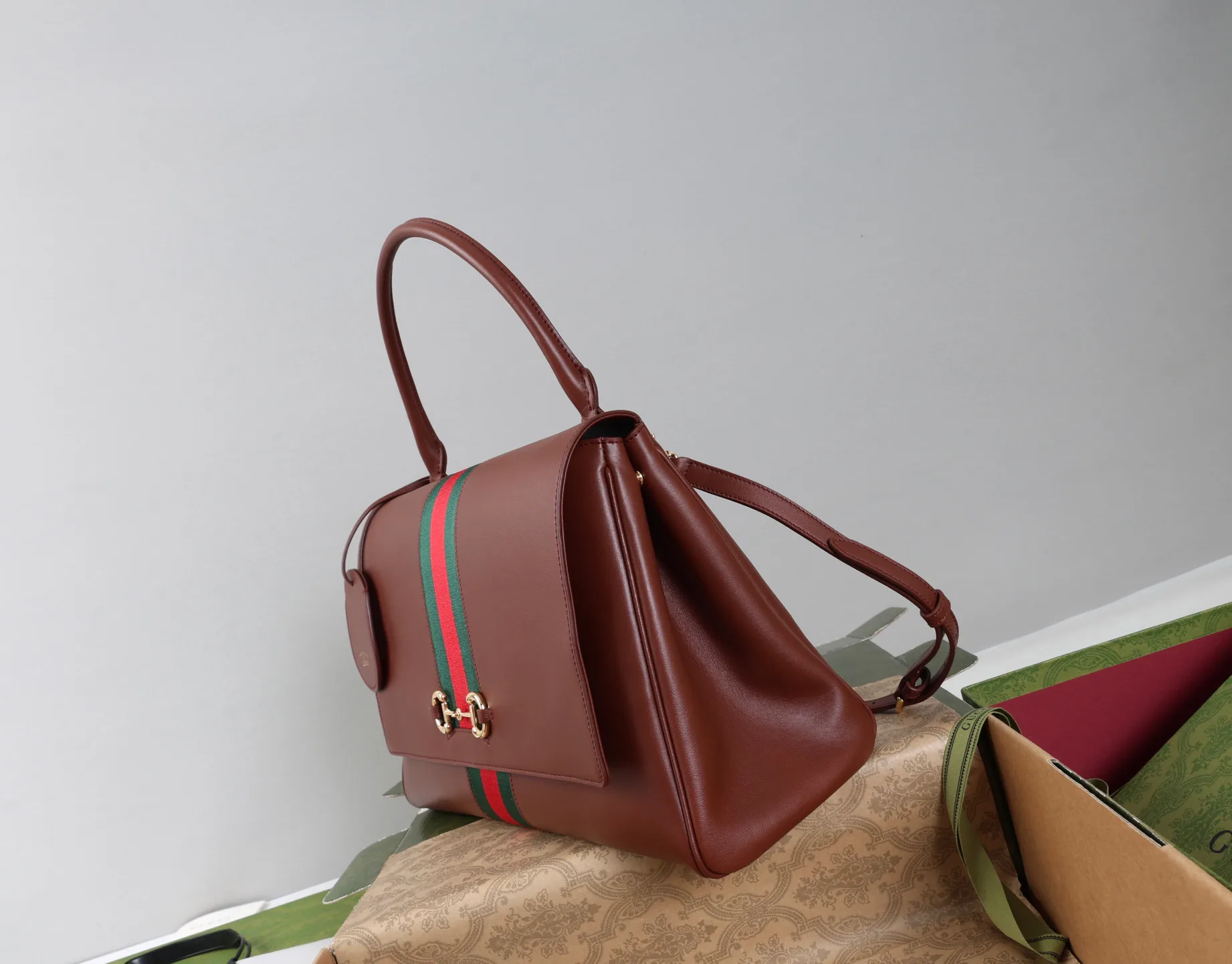 Классические Сумки Женские Gucci 18250586