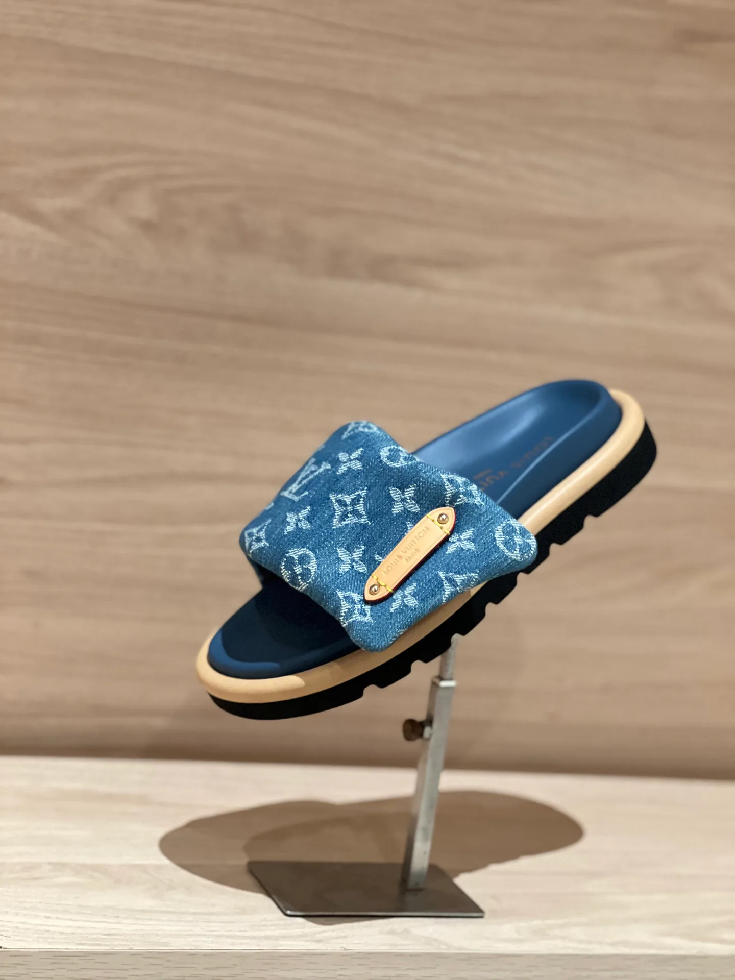 Шлепанцы Женские Louis Vuitton 15357811