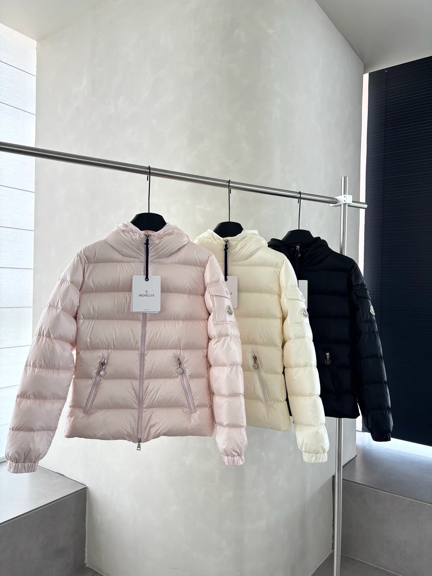 Куртки И Пуховики Женские Moncler 19103599