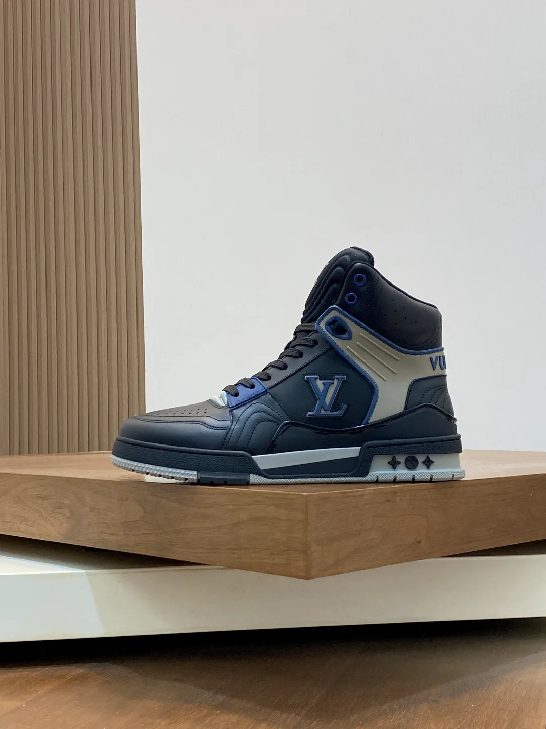 Сникерсы Мужские Louis Vuitton 149231