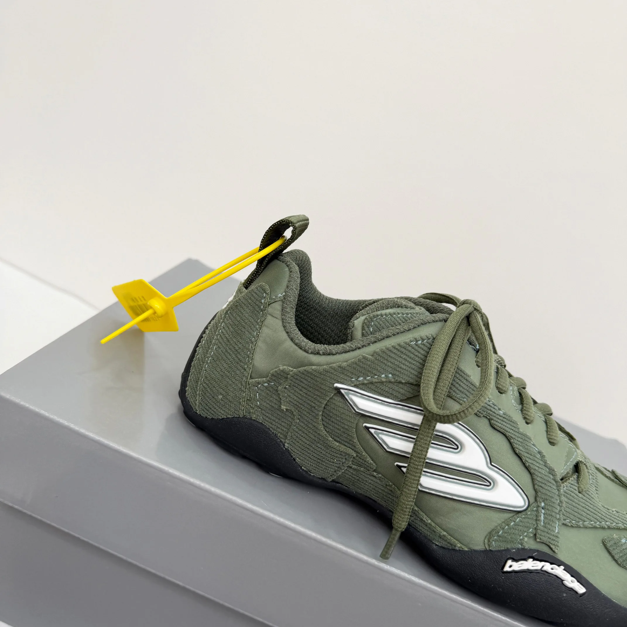 Кроссовки Женские Balenciaga 6239932