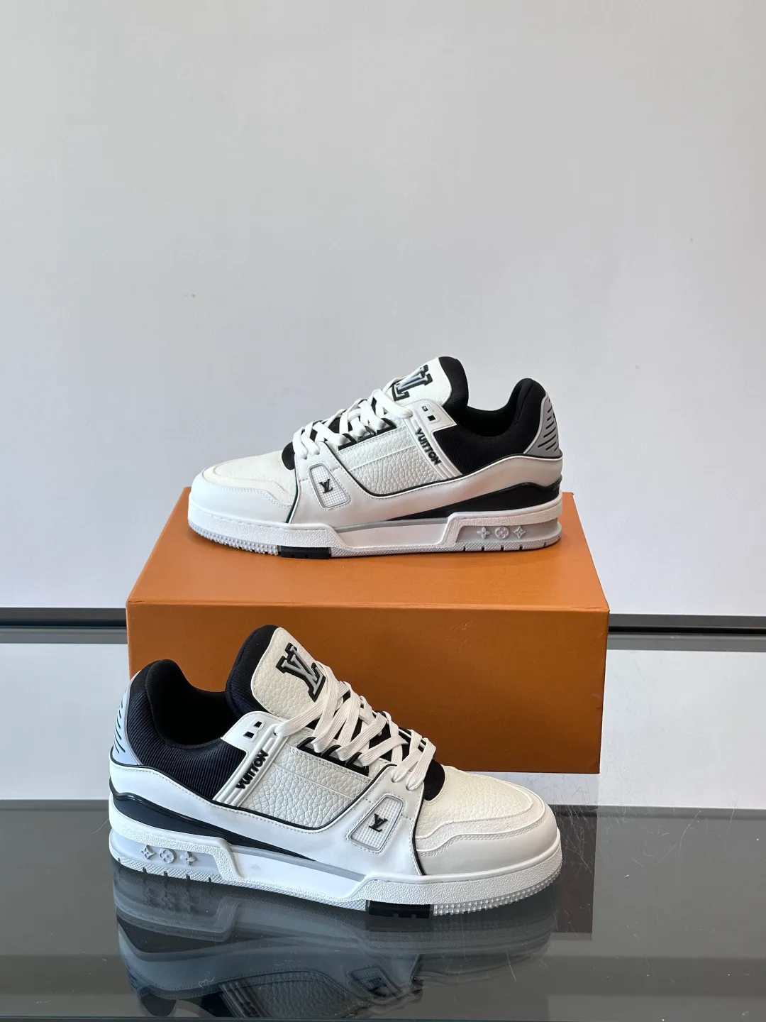 Кроссовки Женские Louis Vuitton 840341