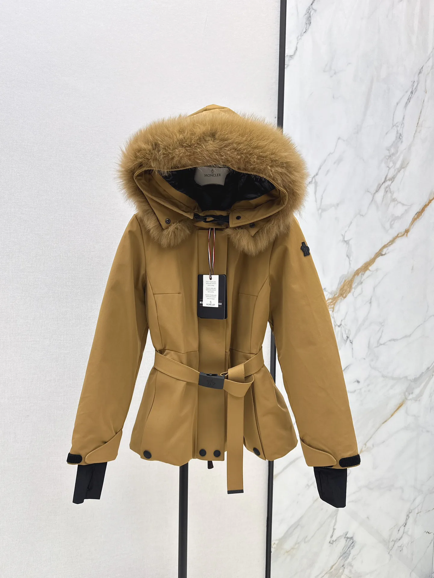 Куртки И Пуховики Женские Moncler 19100485