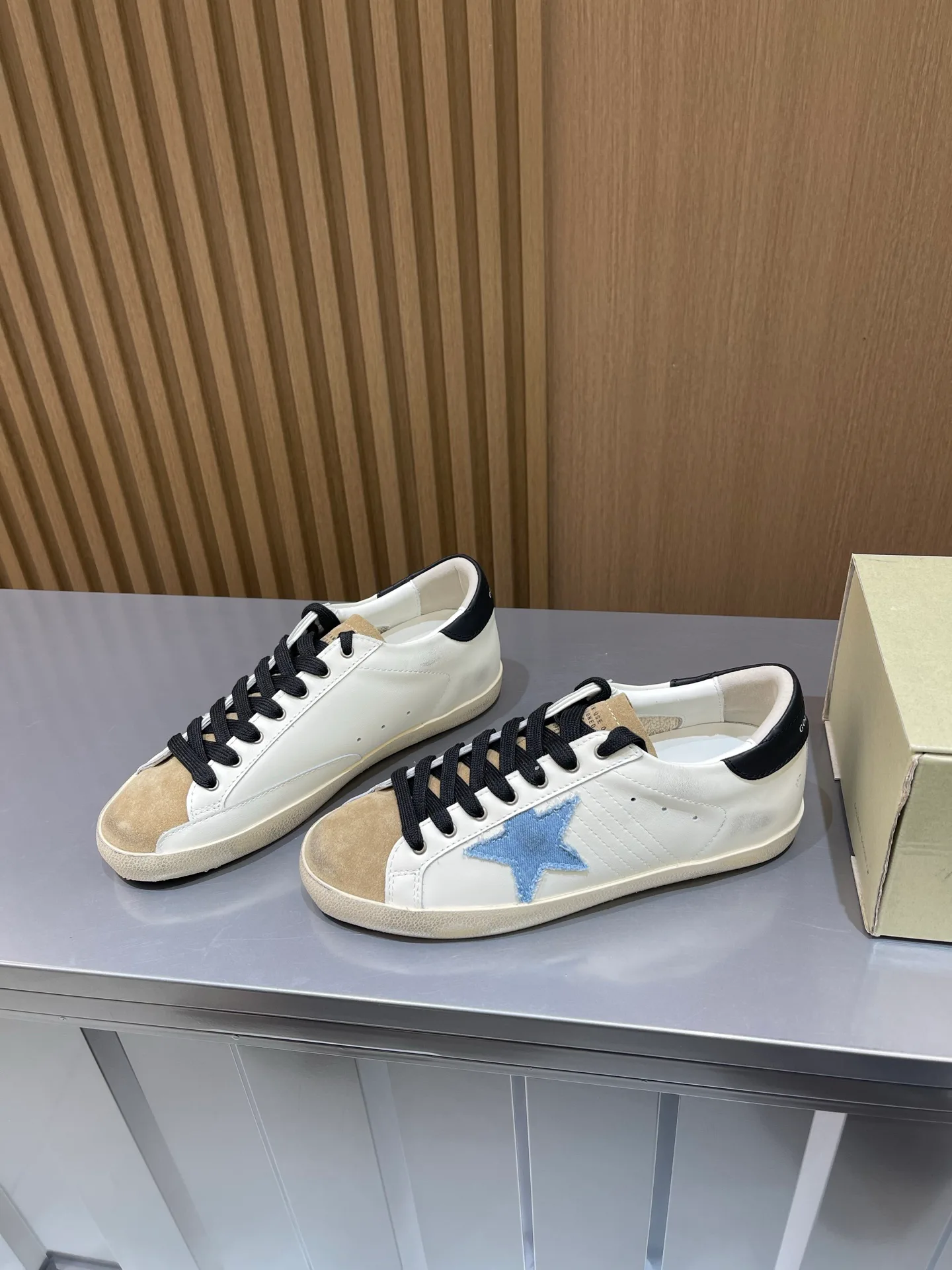 Кроссовки Женские Golden Goose 19466445