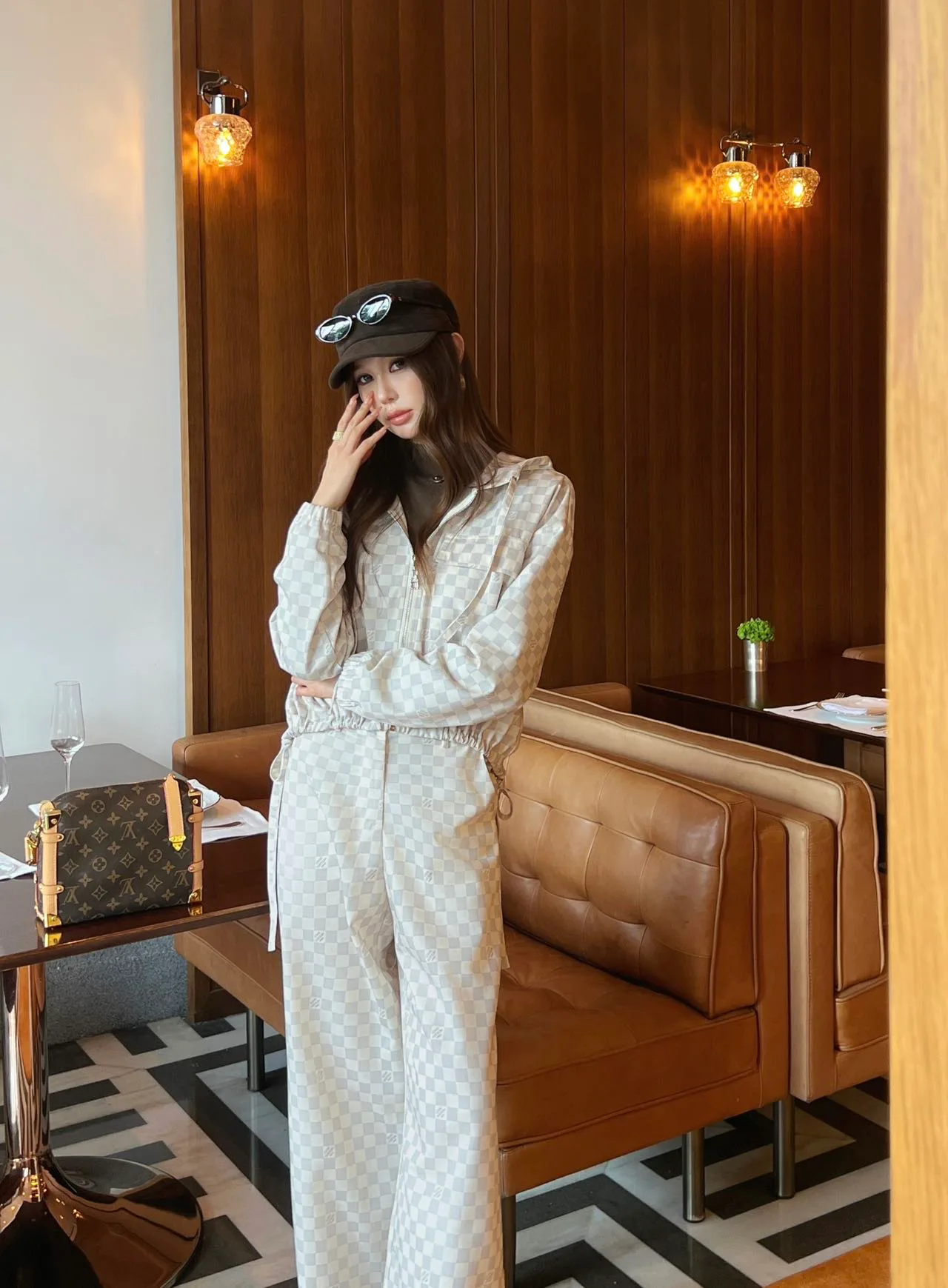 Брюки Женские Louis Vuitton 18221083