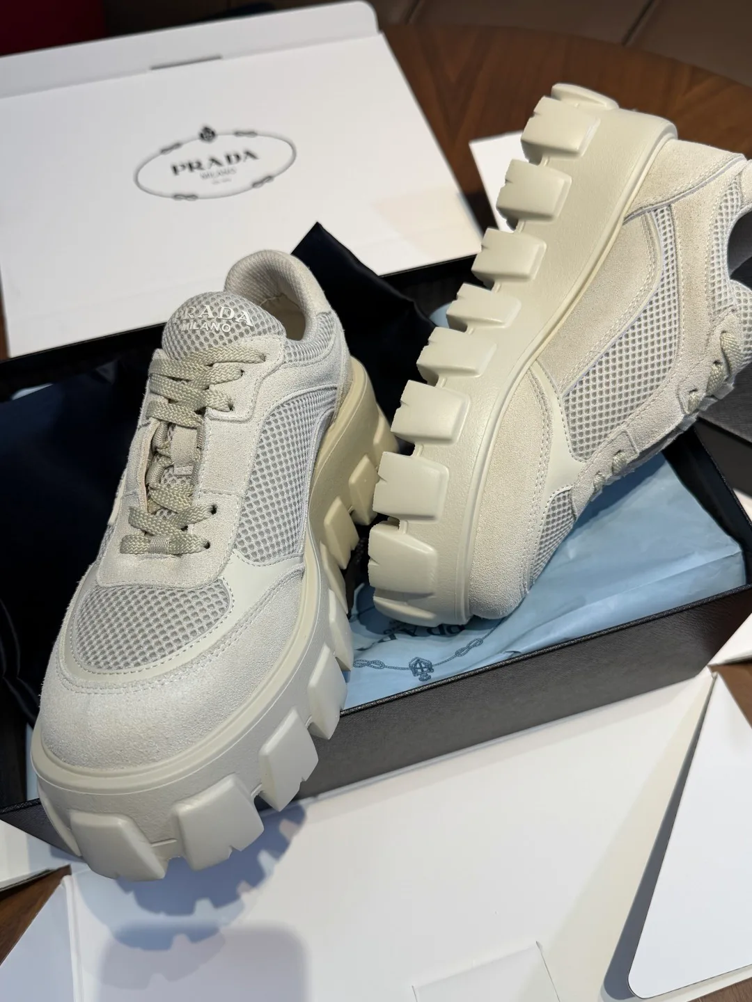 Кроссовки Женские Prada 18750281