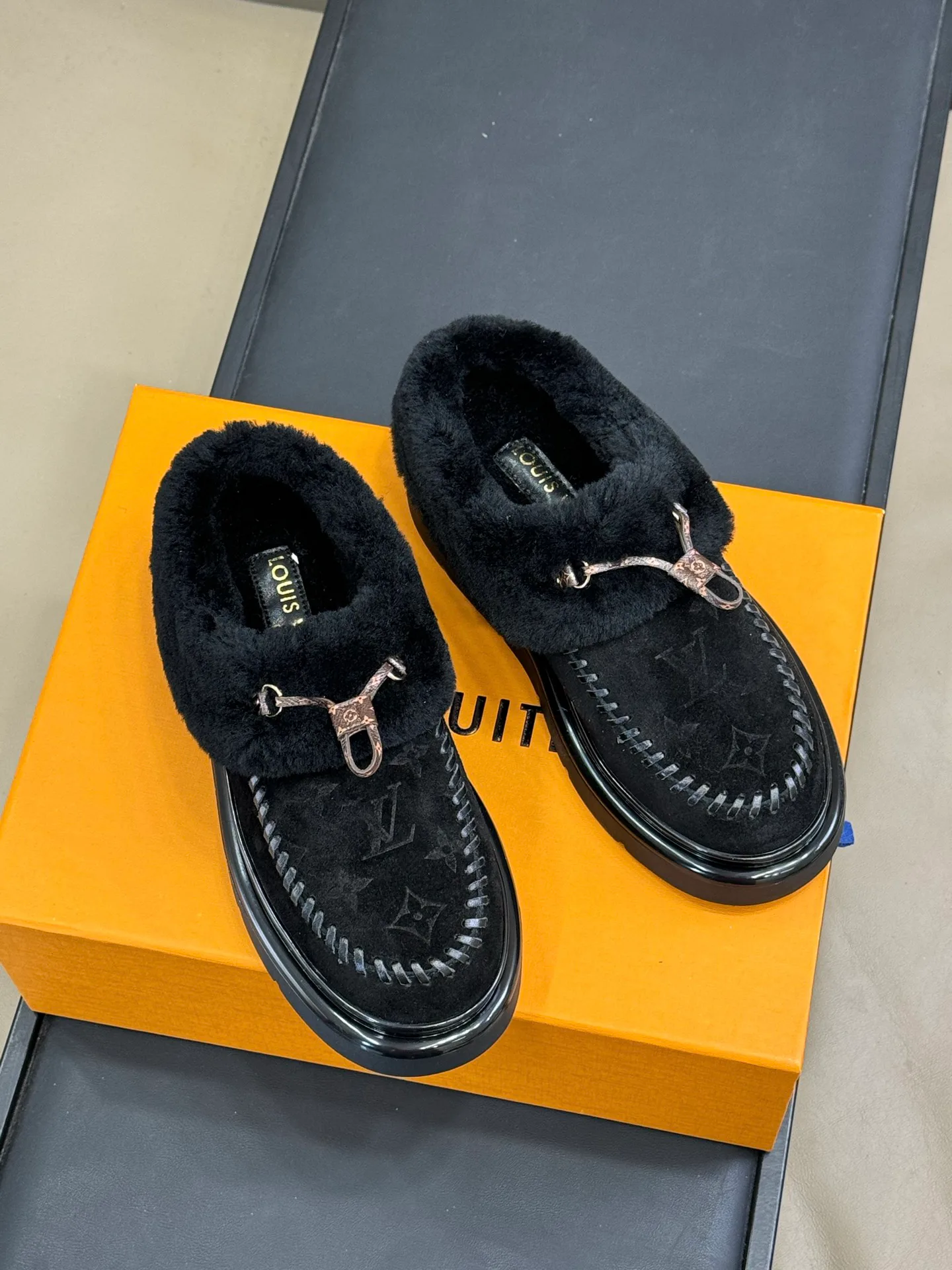 Тапочки Женские Louis Vuitton 808235