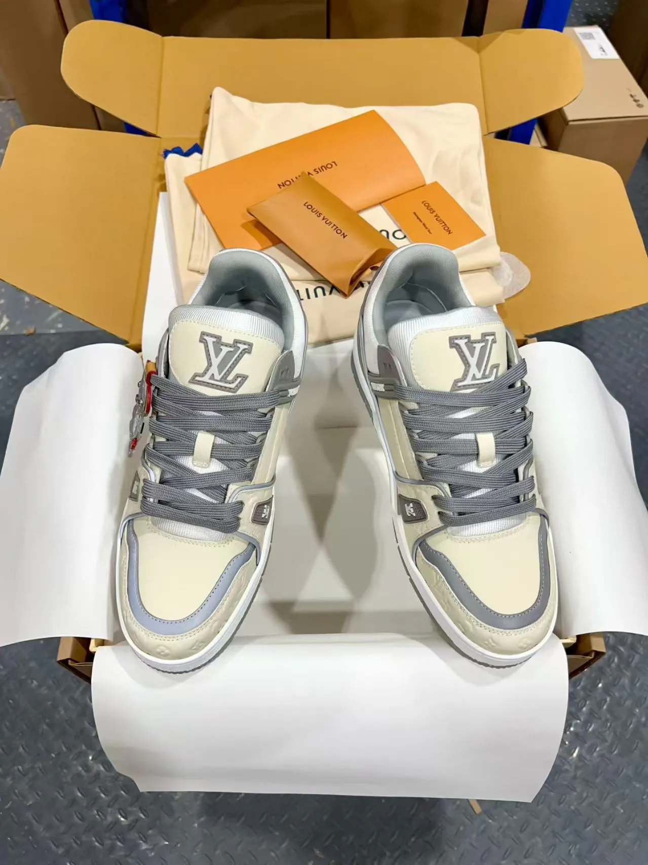 Кроссовки Мужские Louis Vuitton 18170754