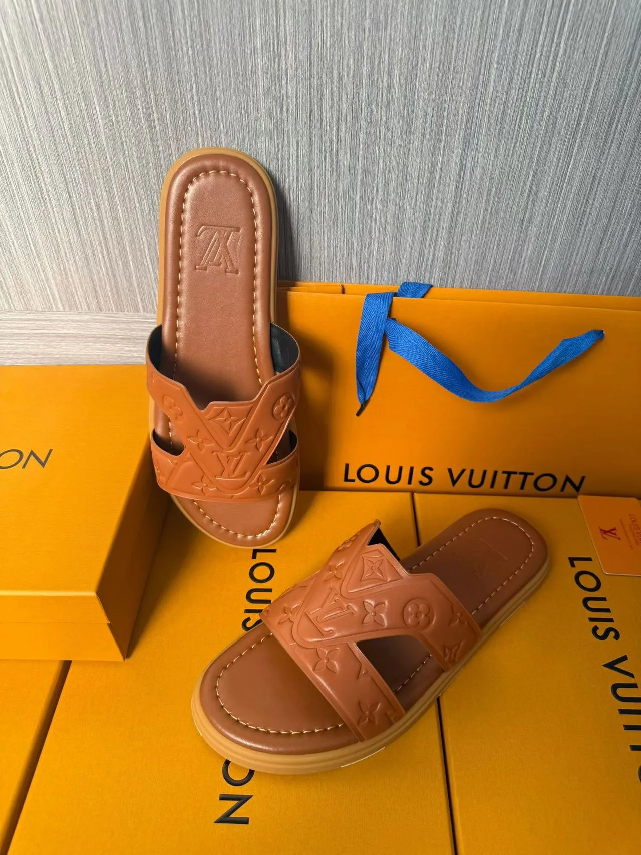 Шлепанцы Женские Louis Vuitton 1310631