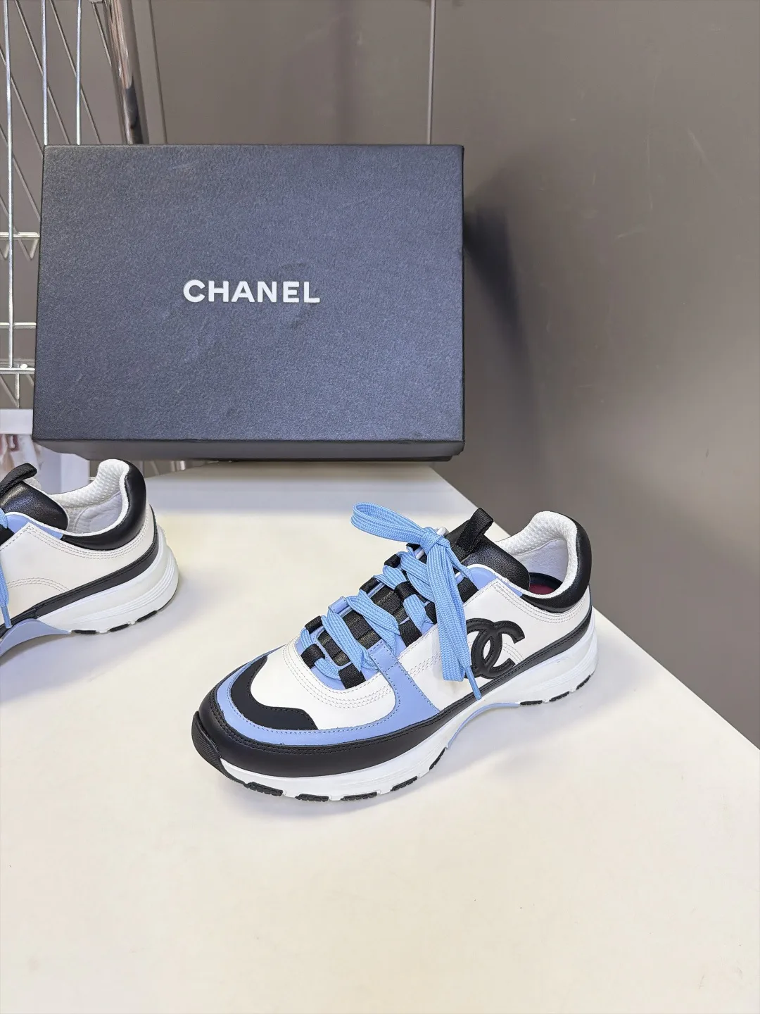 Кроссовки Женские Chanel 18693092