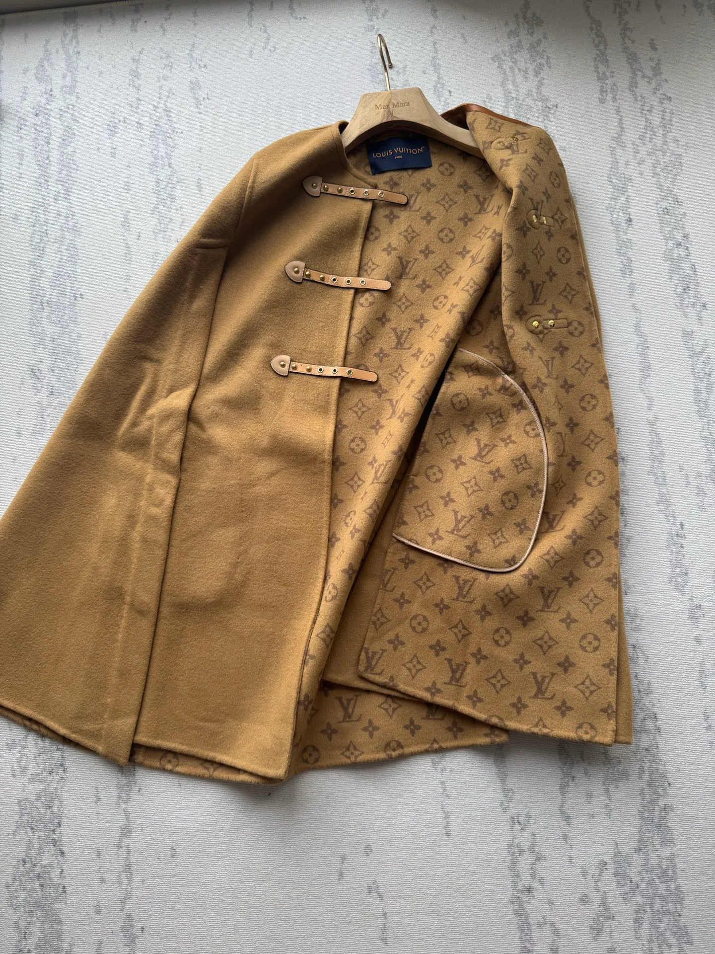 Пальто Женские Louis Vuitton 18361593